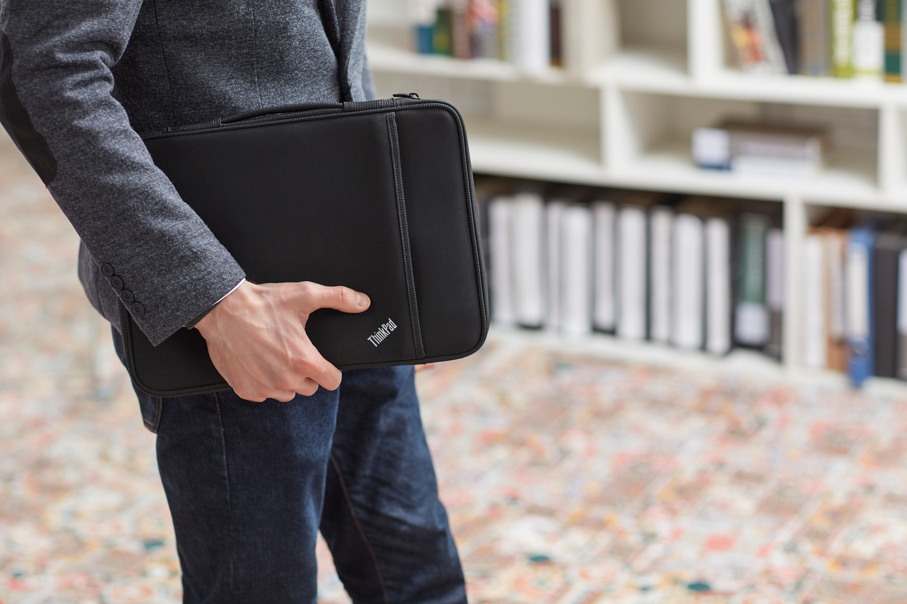 Lenovo ThinkPad 15" Sleeve -suojatasku, musta