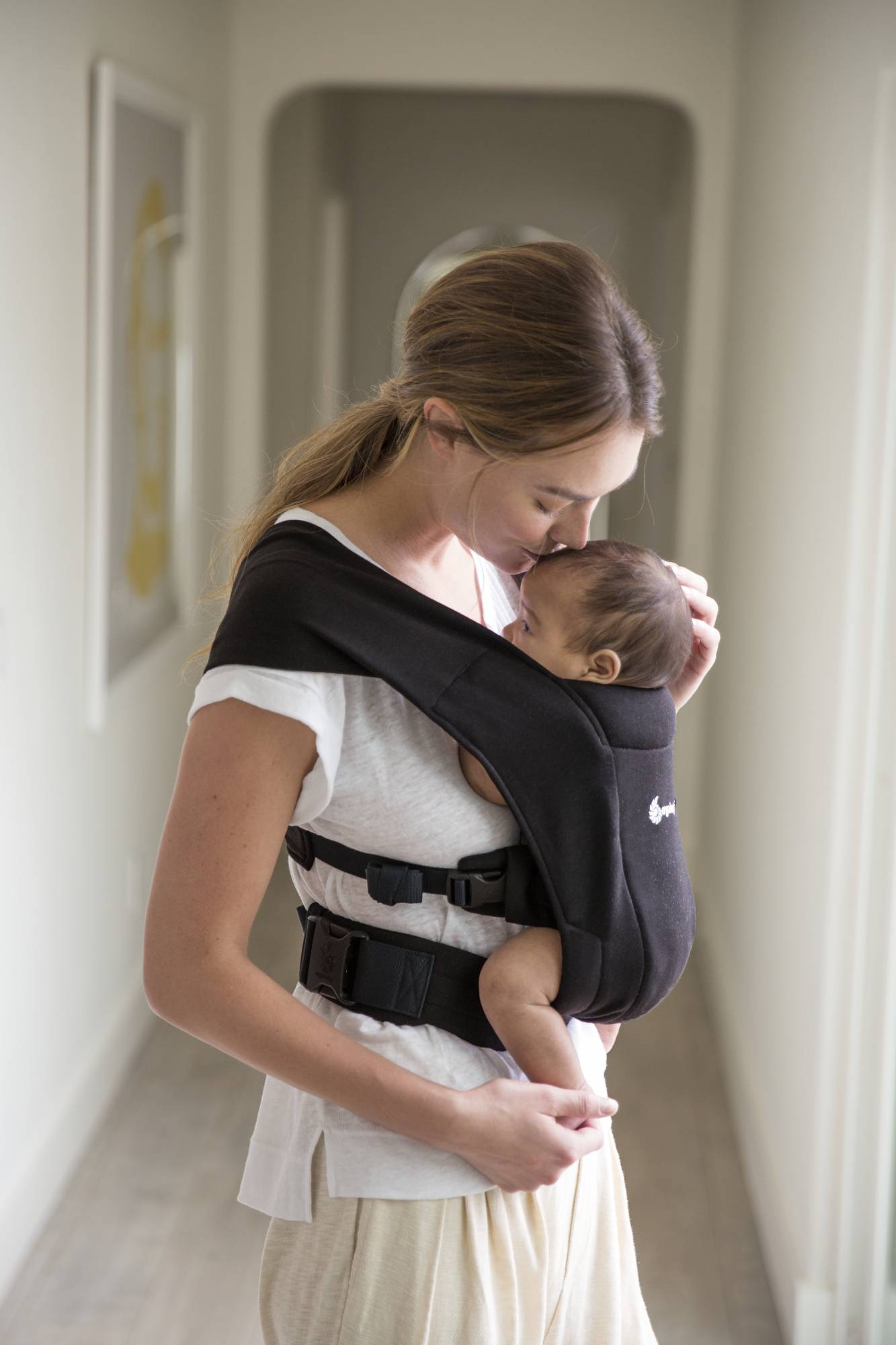 Ergobaby Embrace -kantoreppu, Pure Black