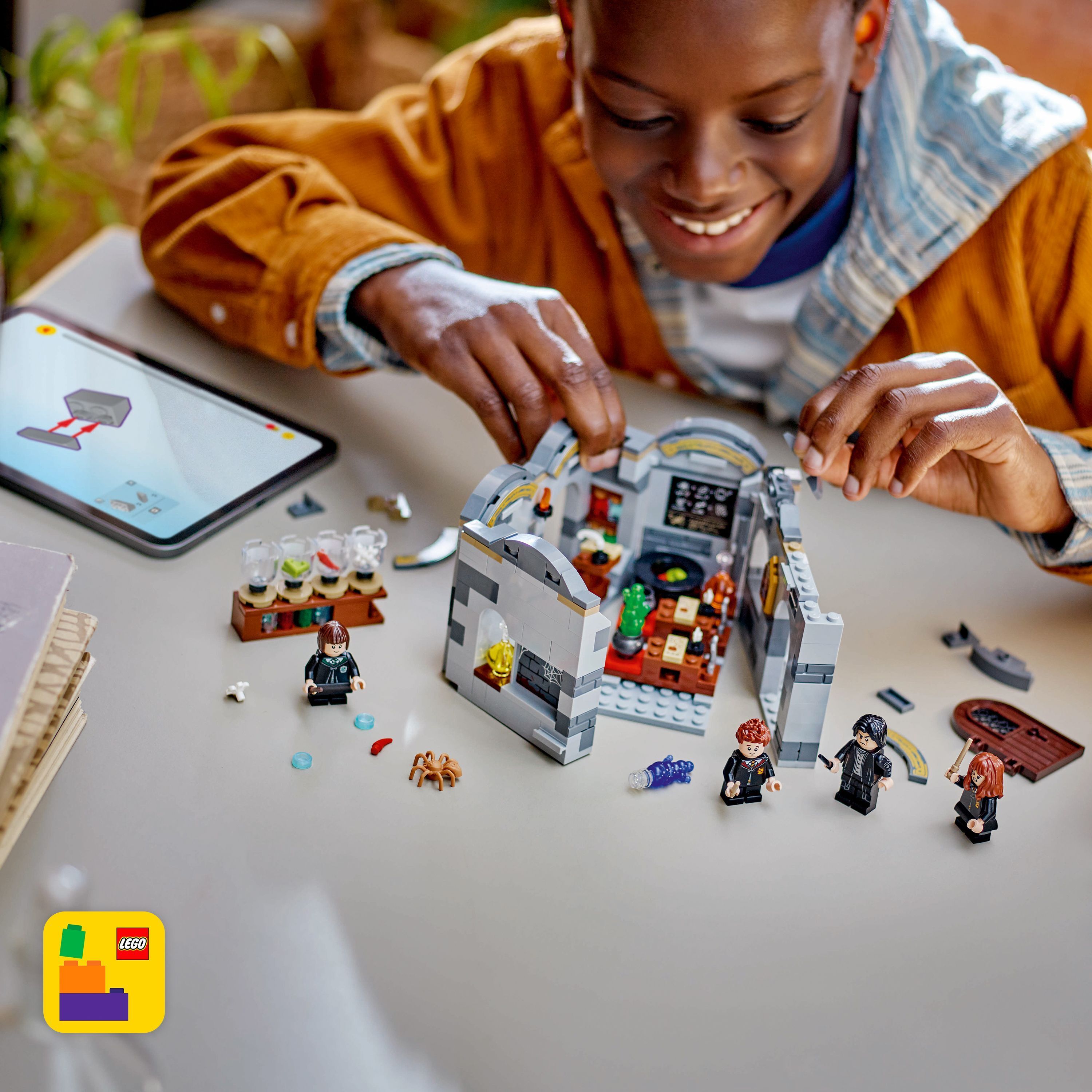 LEGO Harry Potter 76431 - Tylypahkan linna: Taikajuomien oppitunti