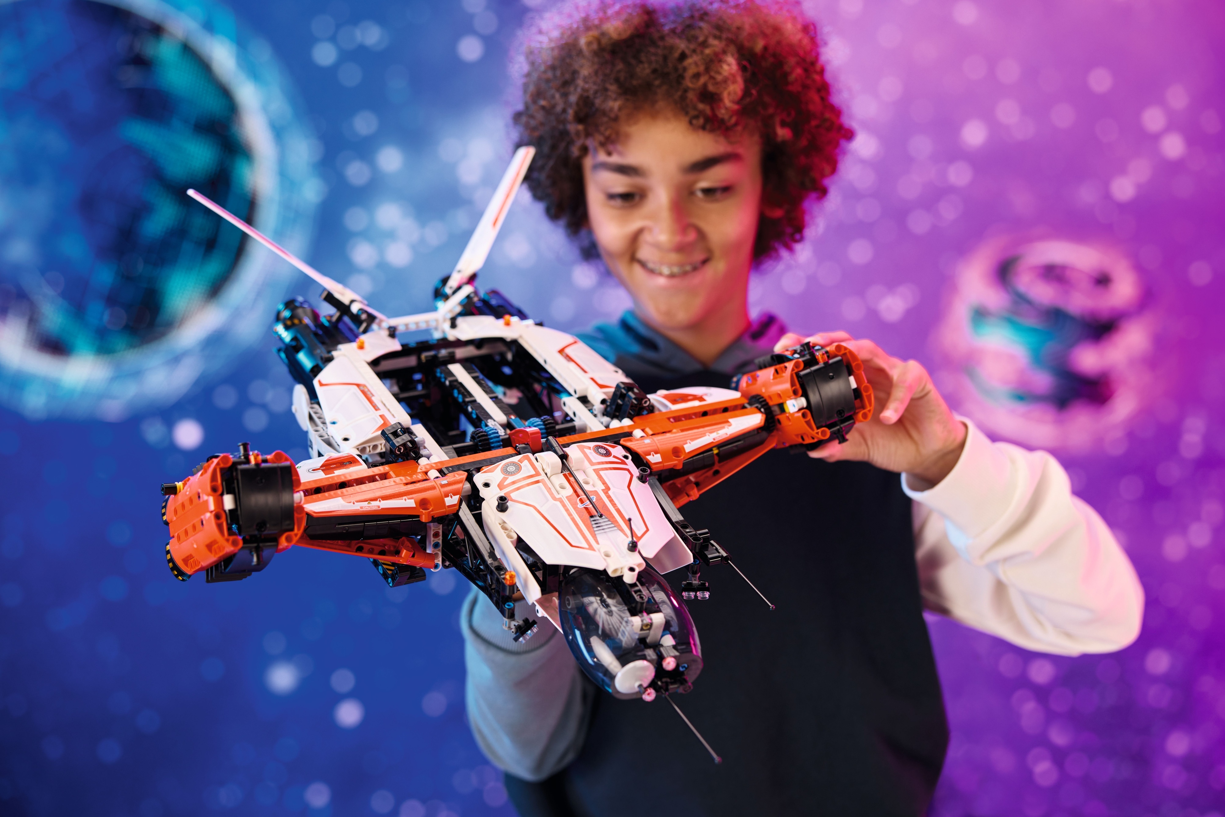 LEGO Technic 42181  - VTOL Raskaan kuorman avaruusalus LT81