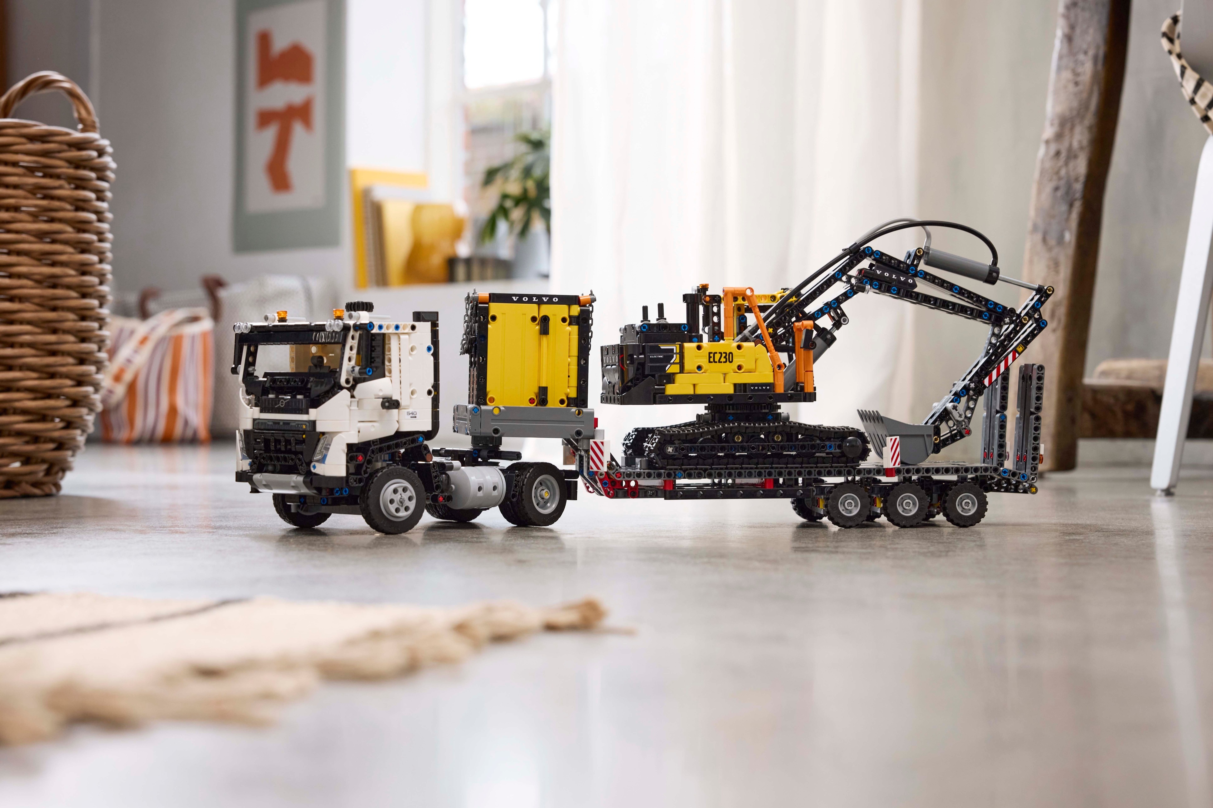 LEGO Technic 42175 - Volvo FMX ‑kuorma-auto ja EC230 Electric ‑kaivukone