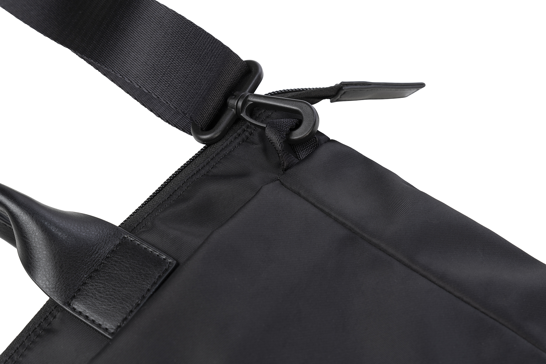 Tucano Desert Premium -tietokonelaukku 15.6", musta