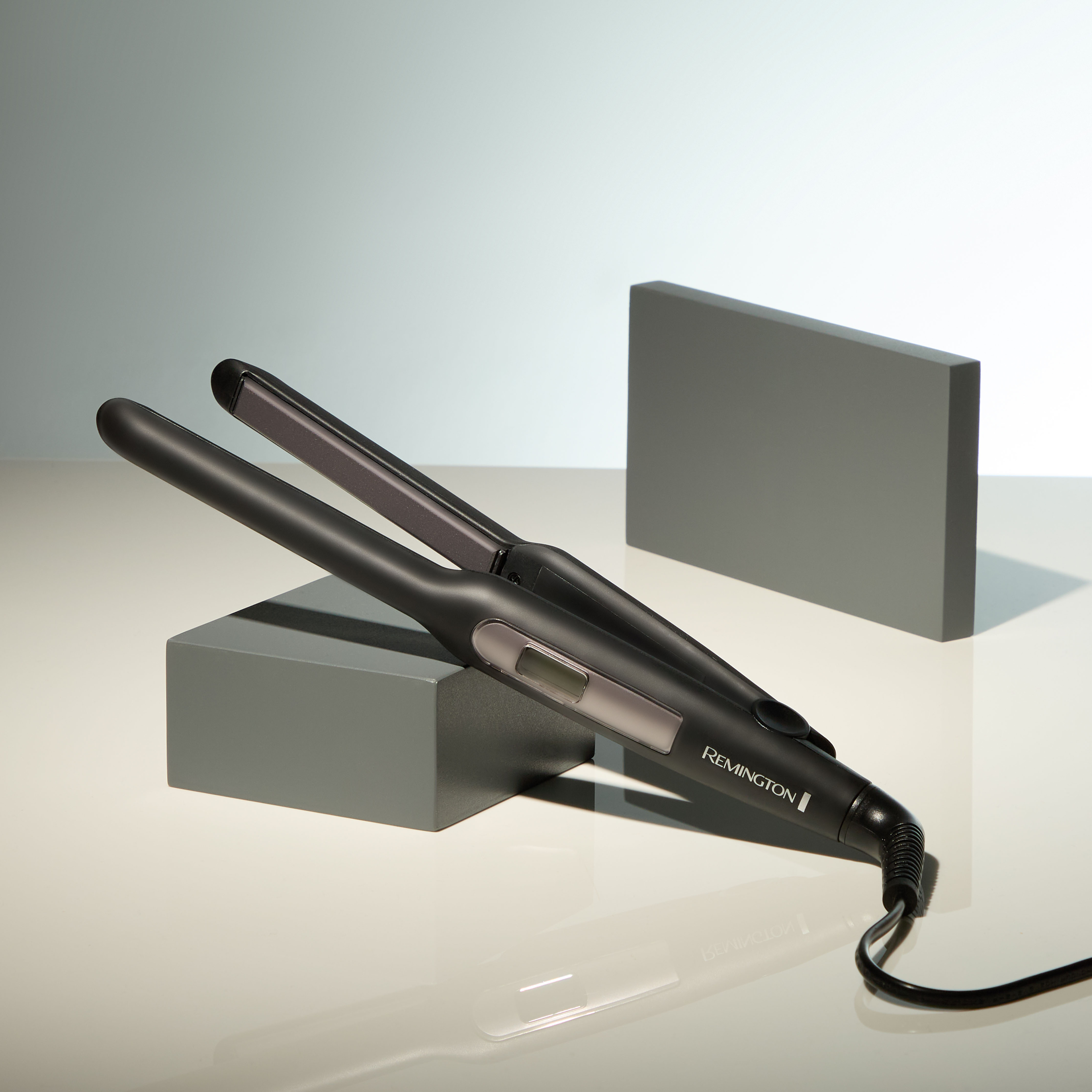 Remington S5527 PRO-Ceramic Extra leveä suoristusrauta