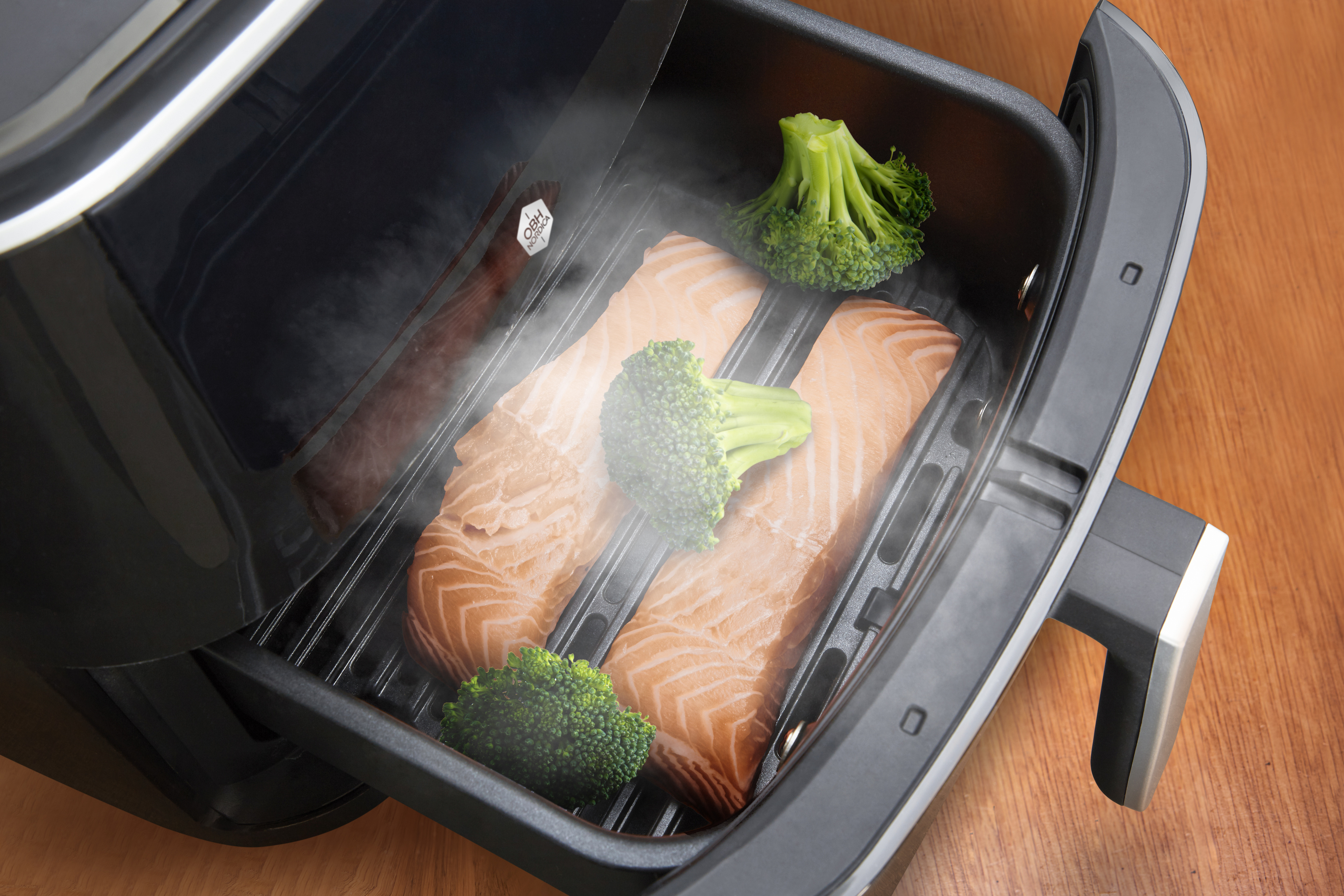 OBH Nordica Easy Fry & Grill Steam+ 3-in-1 -airfryer höyrytys- ja grillitoiminnolla, musta