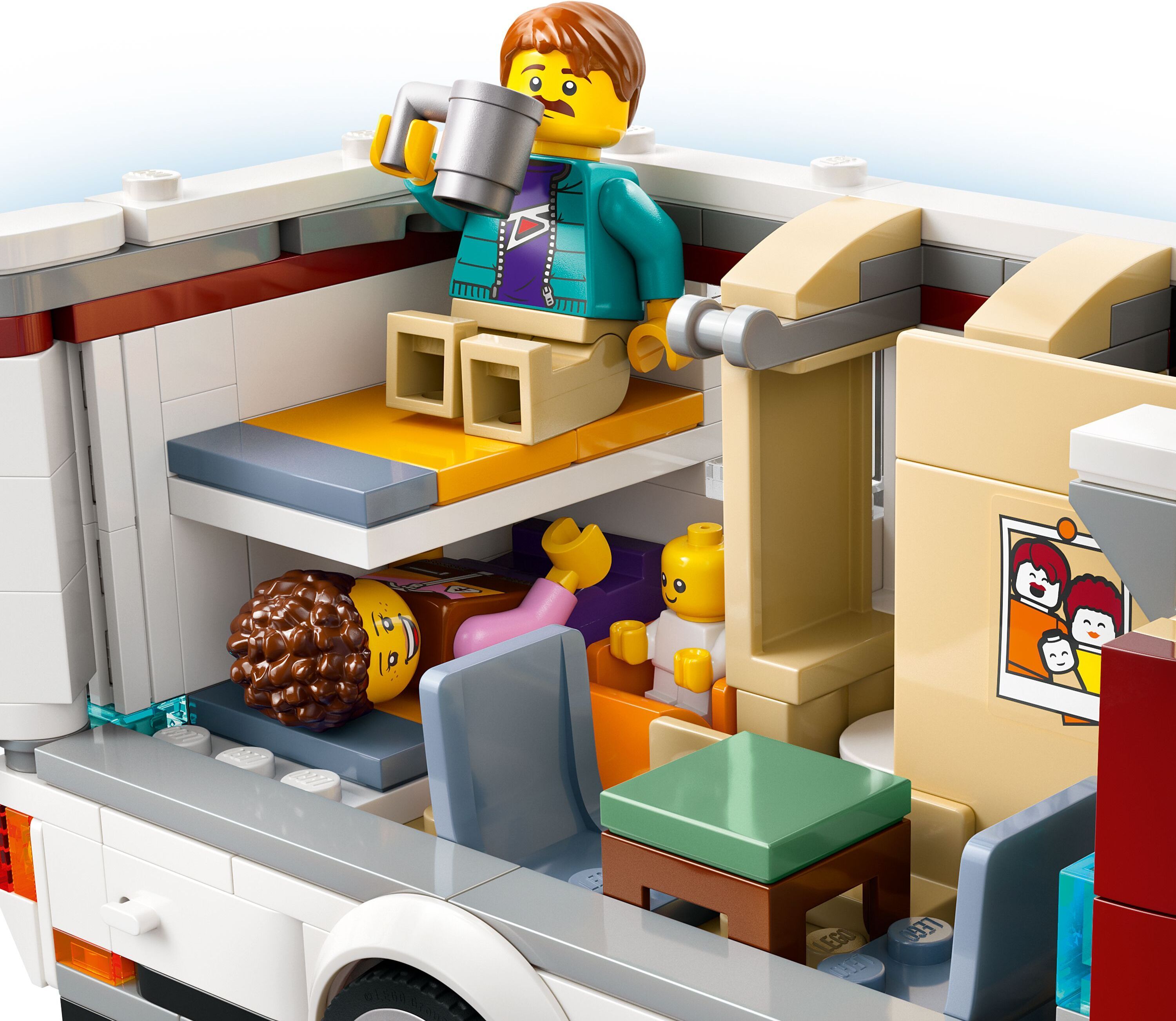 LEGO City 60454 – Seikkailulomalaisten matkailuauto