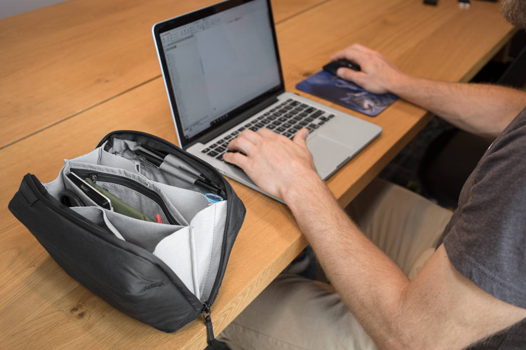 Peak Design Tech Pouch -tarvikelaukku, musta