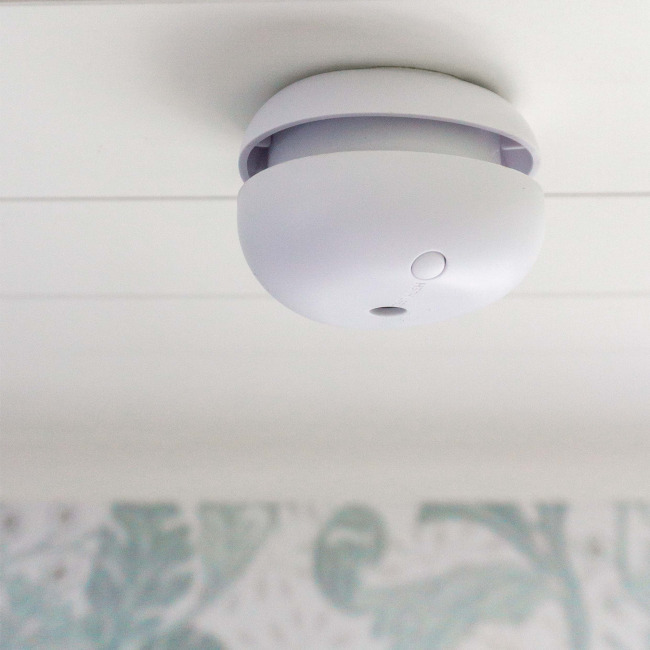 Google Nest Cam -valvontakamera ulko- ja sisäkäyttöön