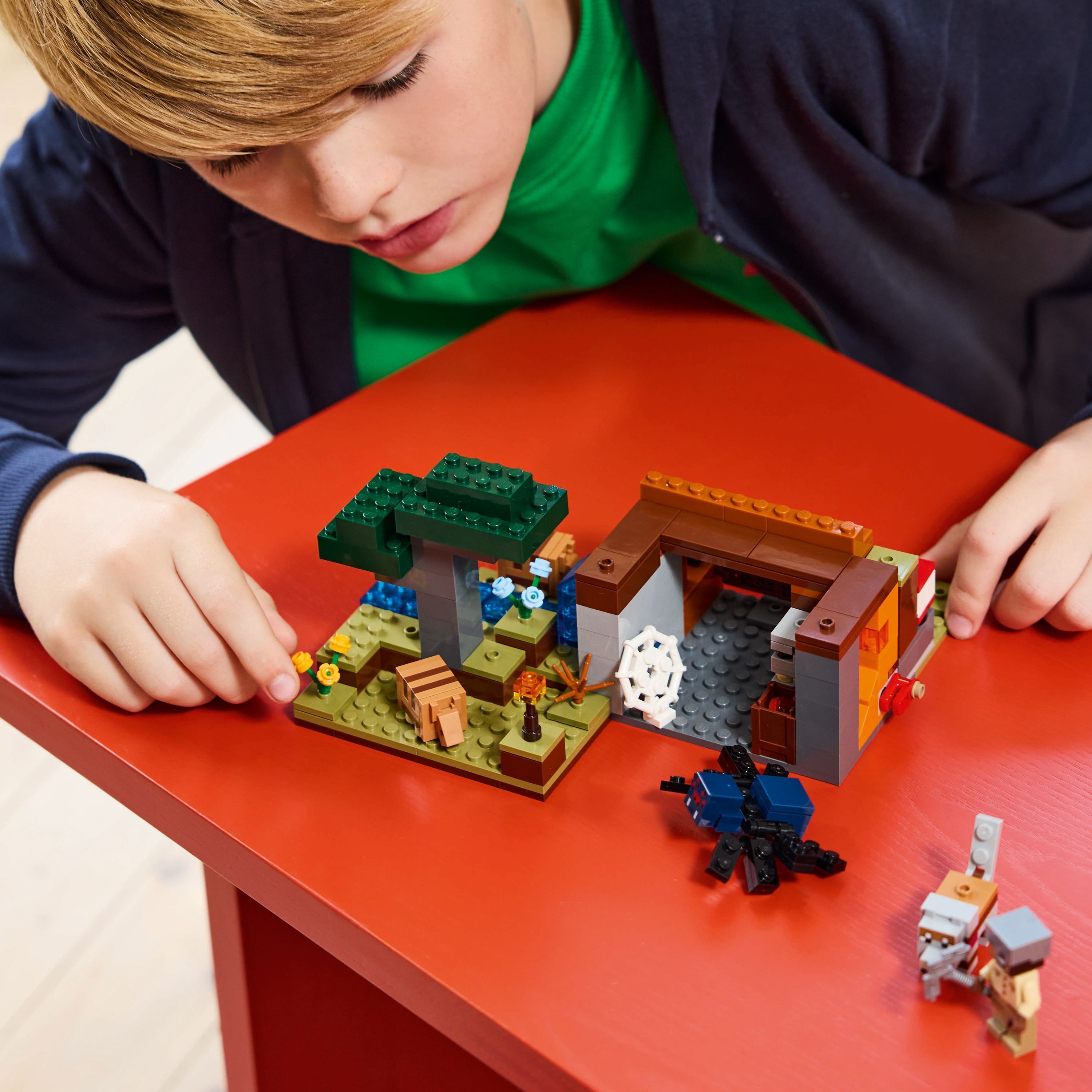 LEGO Minecraft 21269 – Vyötiäisen kaivos