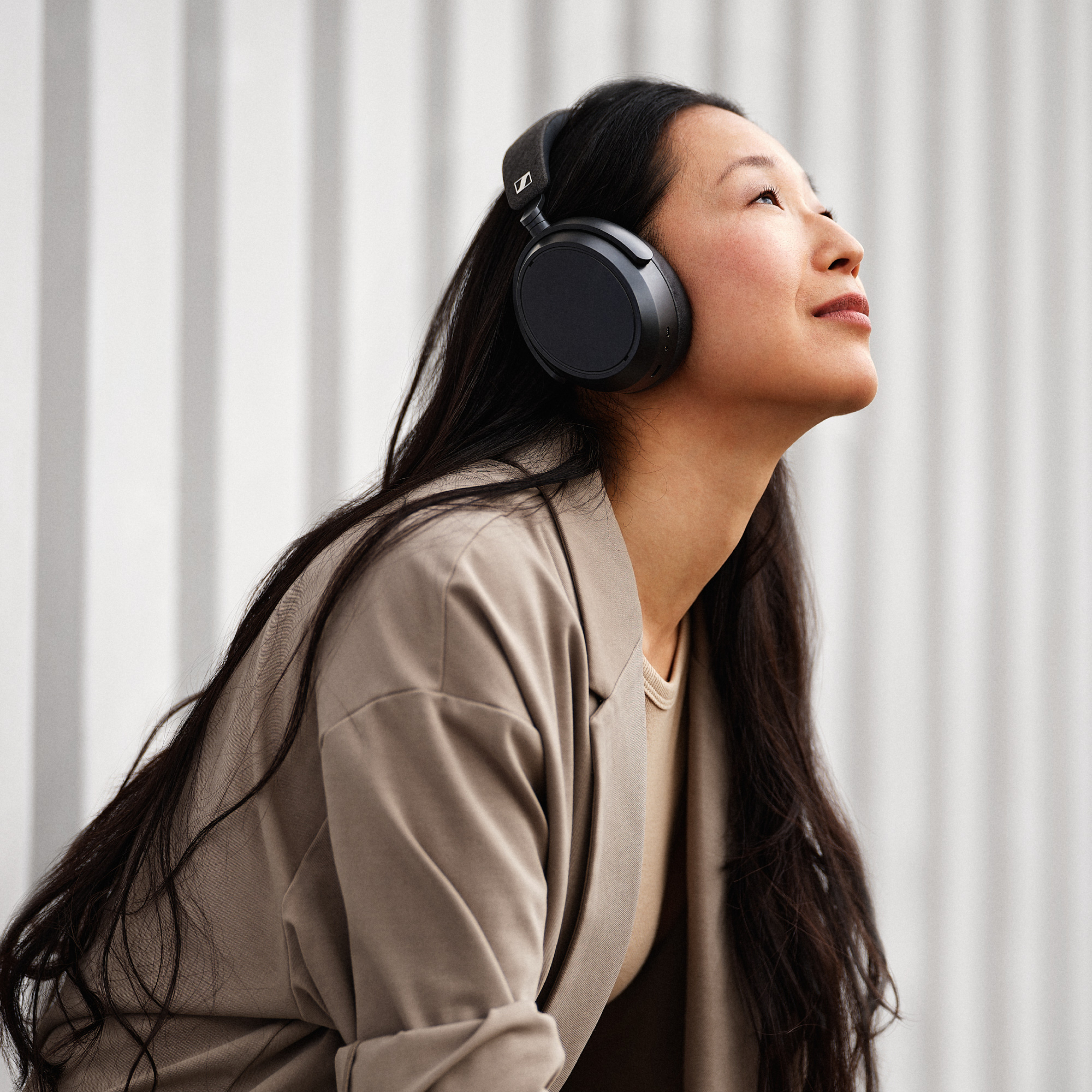 Sennheiser Momentum 4 -vastamelukuulokkeet, musta