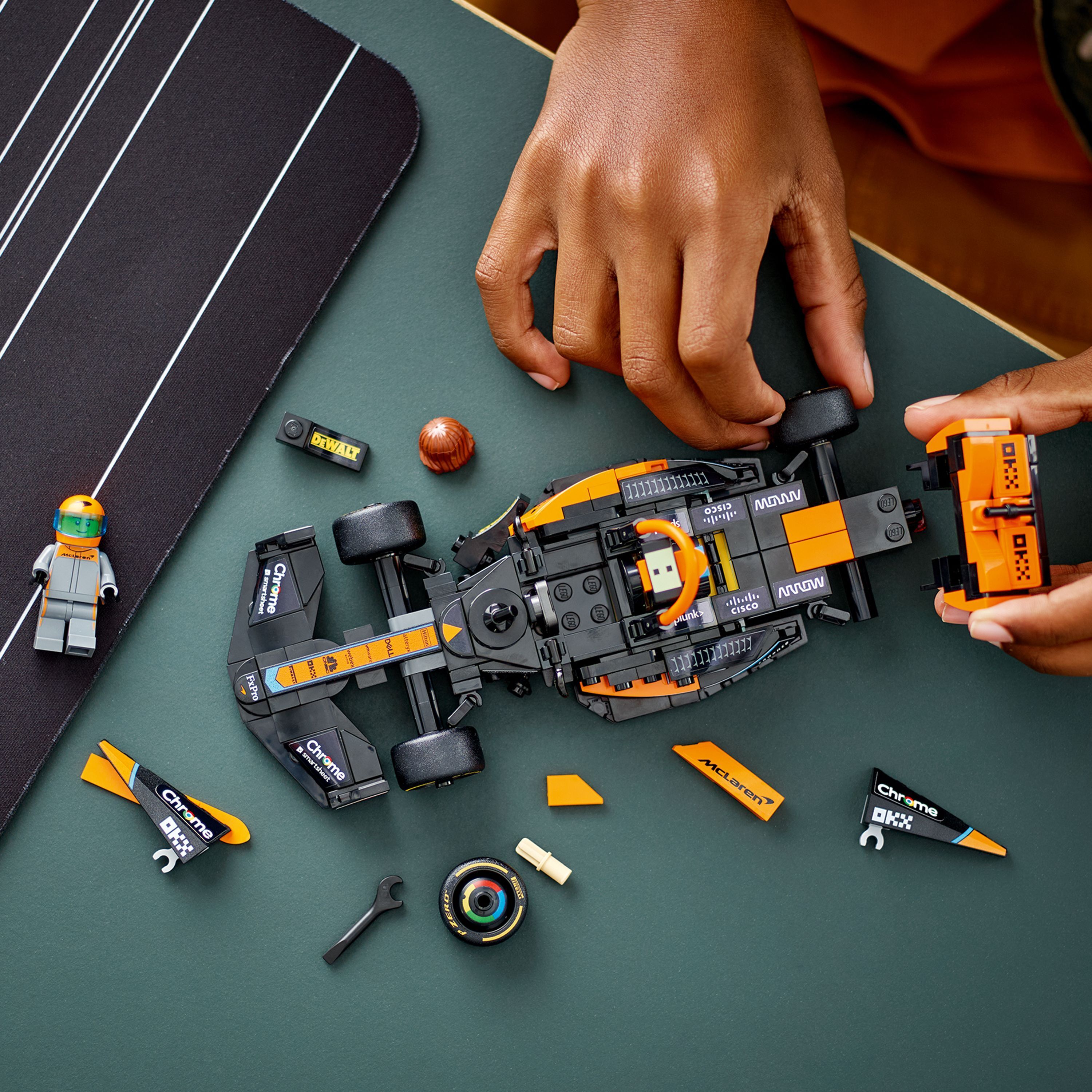 LEGO Speed Champions 76919  - McLaren Formula 1 ‑kilpa-auto