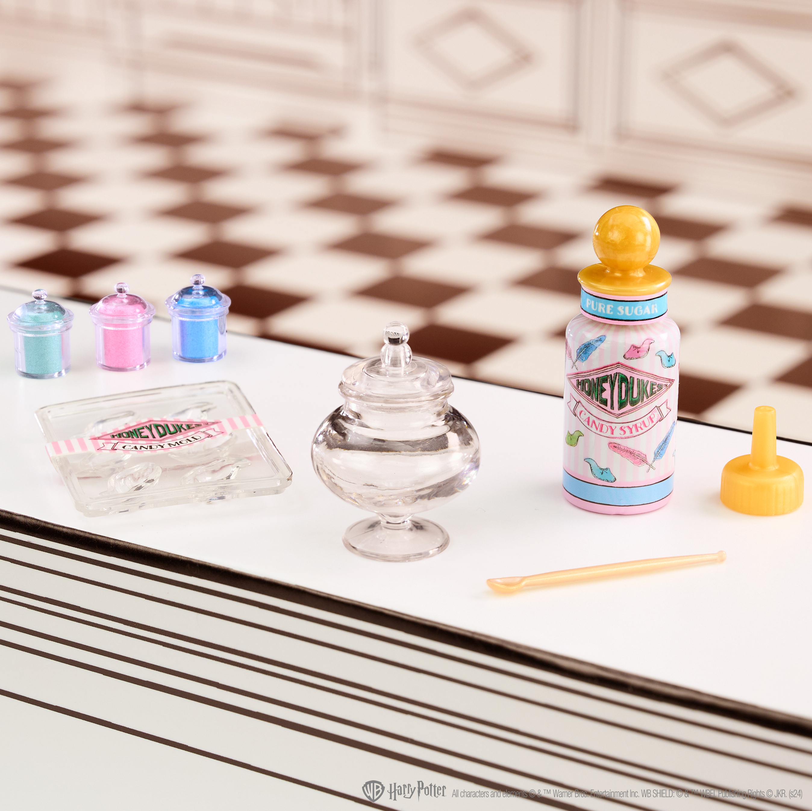 MGA's Miniverse Make It Mini Honeydukes Harry Potter Mini Collectables yllätyspallo