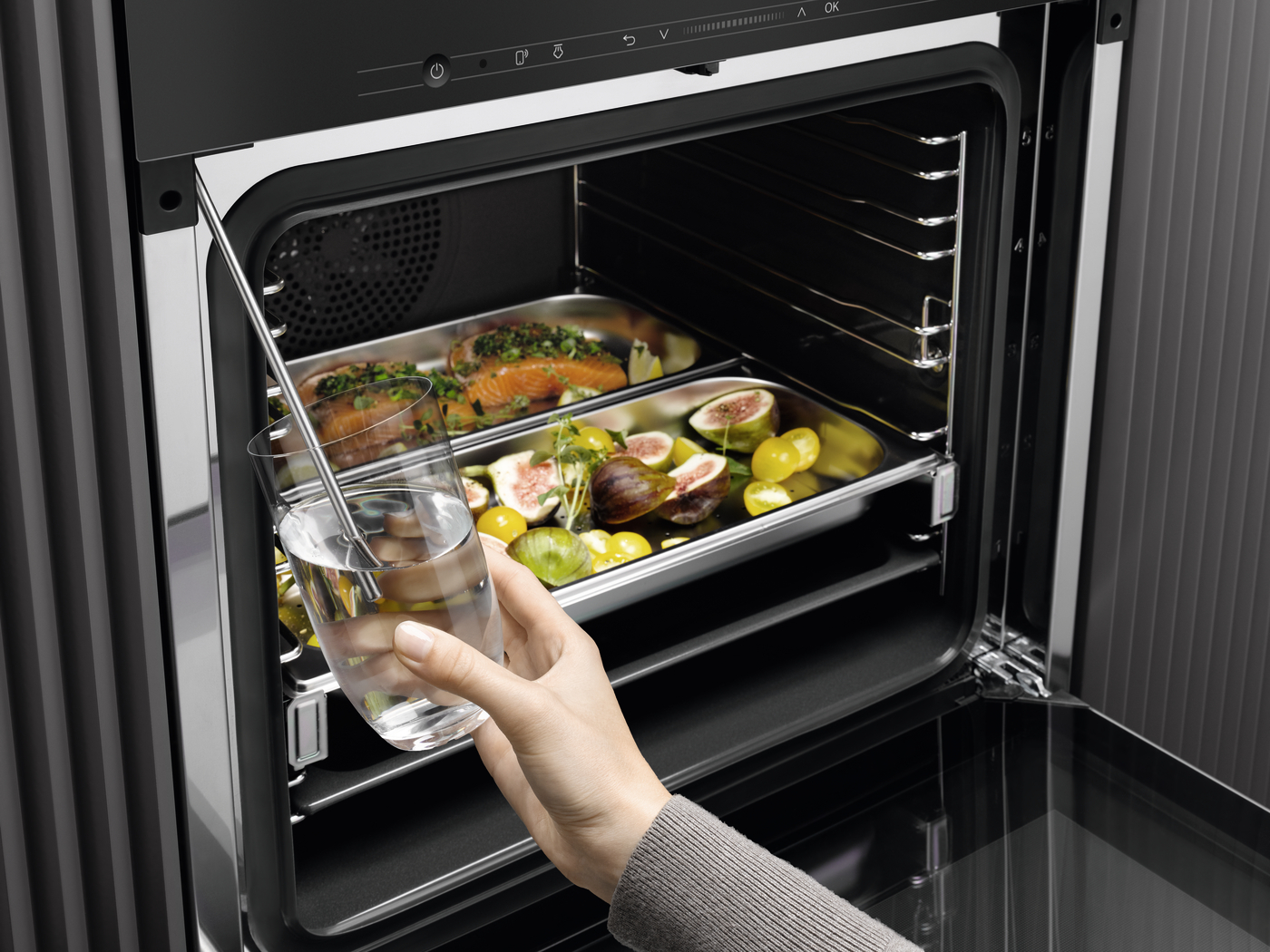 Miele DGC 7151 yhdistelmähöyryuuni, musta