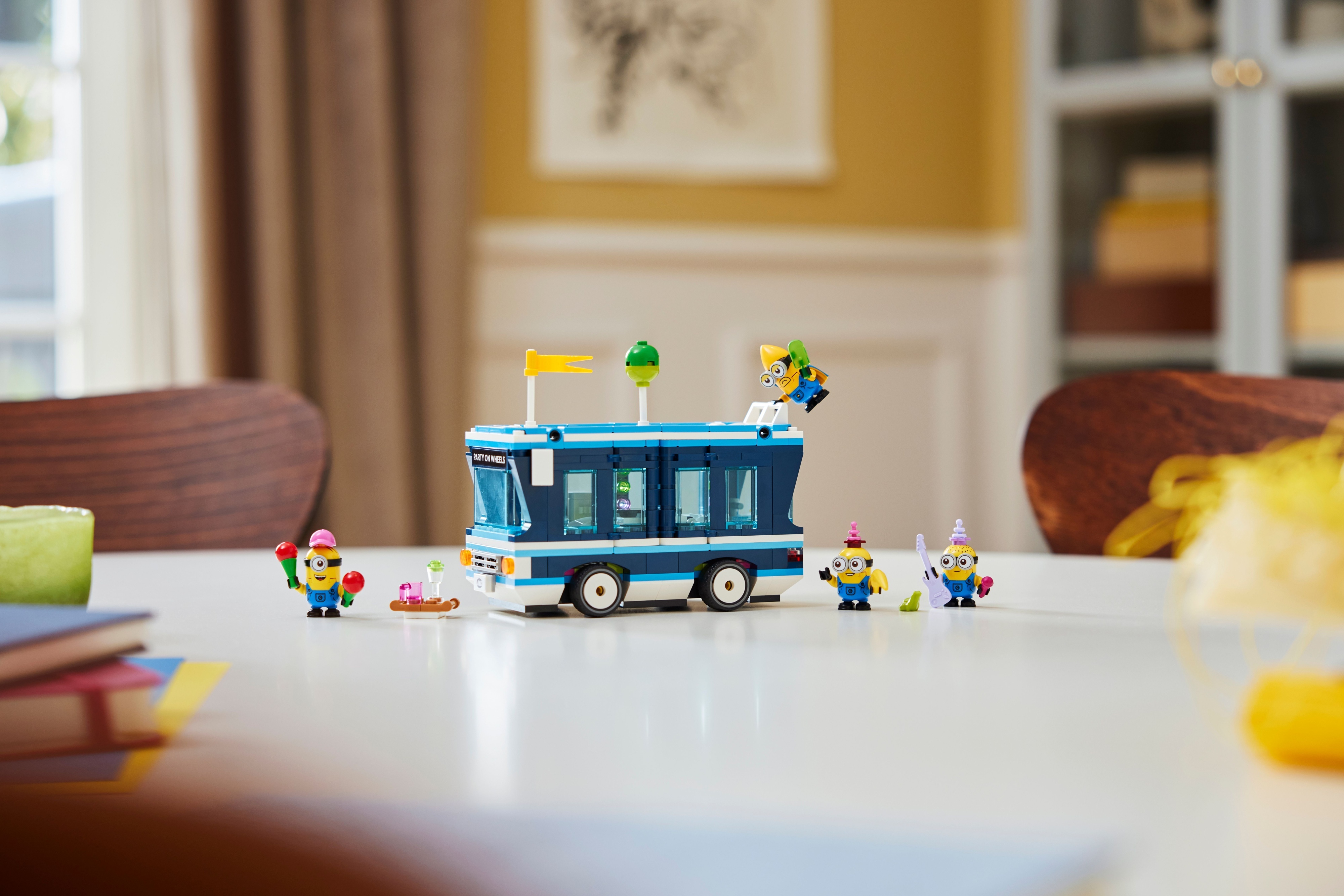 LEGO Minions 75581 - Kätyrien musajuhlabussi