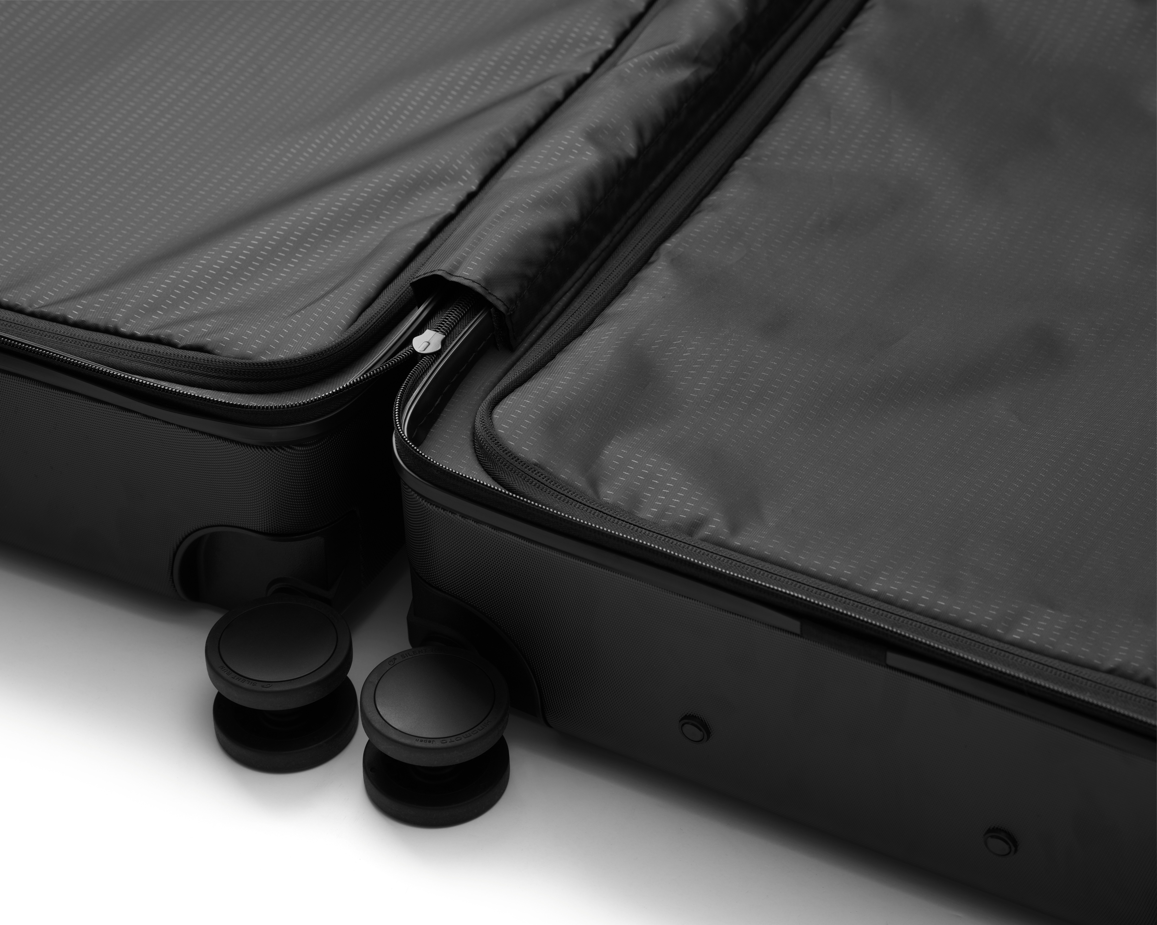 Db Ramverk Check-in Luggage Large -matkalaukku, 80 cm, musta