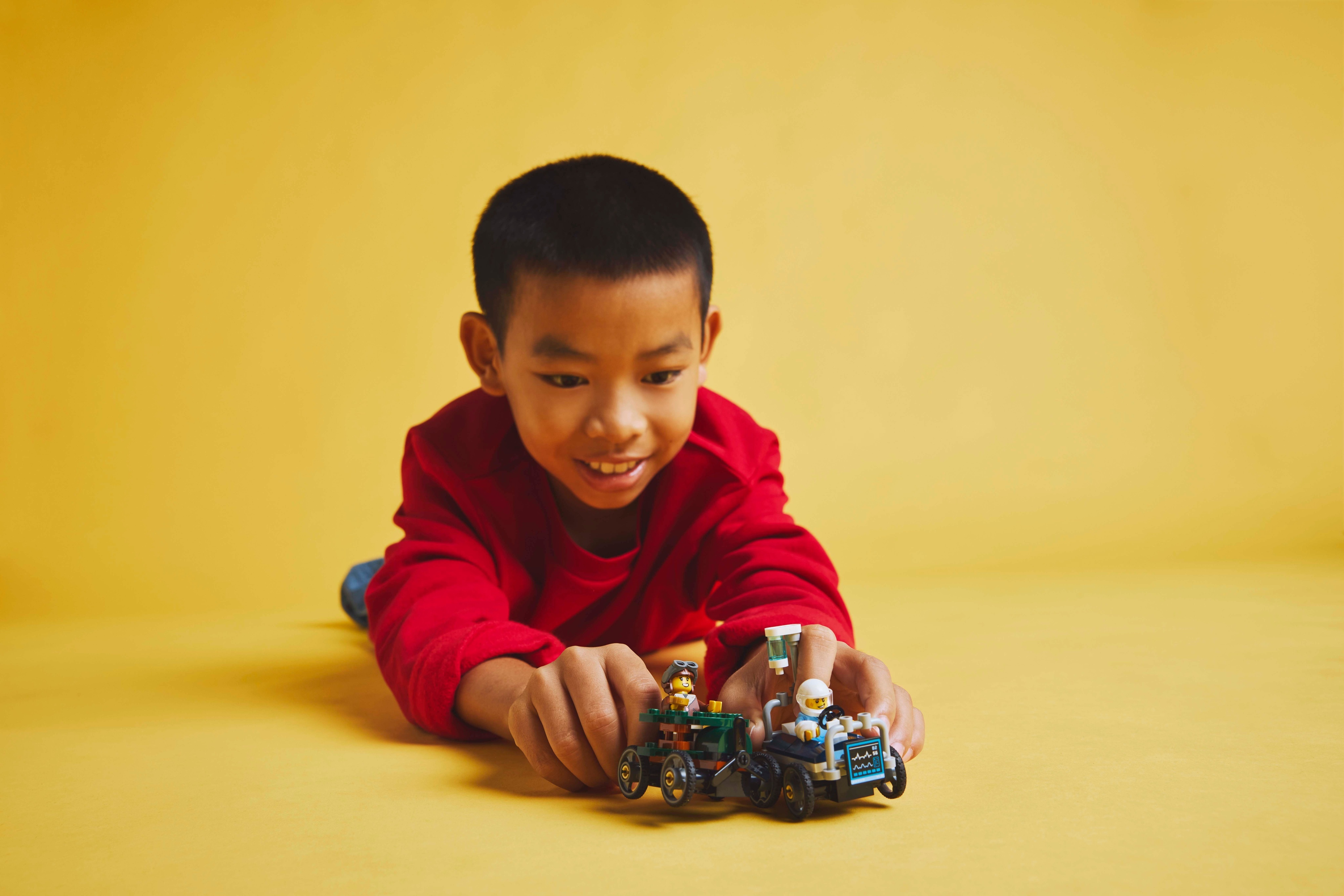 LEGO City 60459 – Lentokone vastaan sairaalansänky – kilpa-autopakkaus