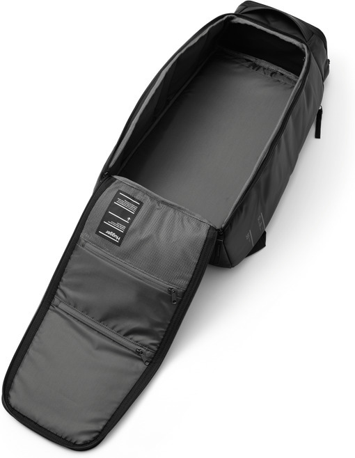 Db Hugger Backpack 30L -reppu, black out