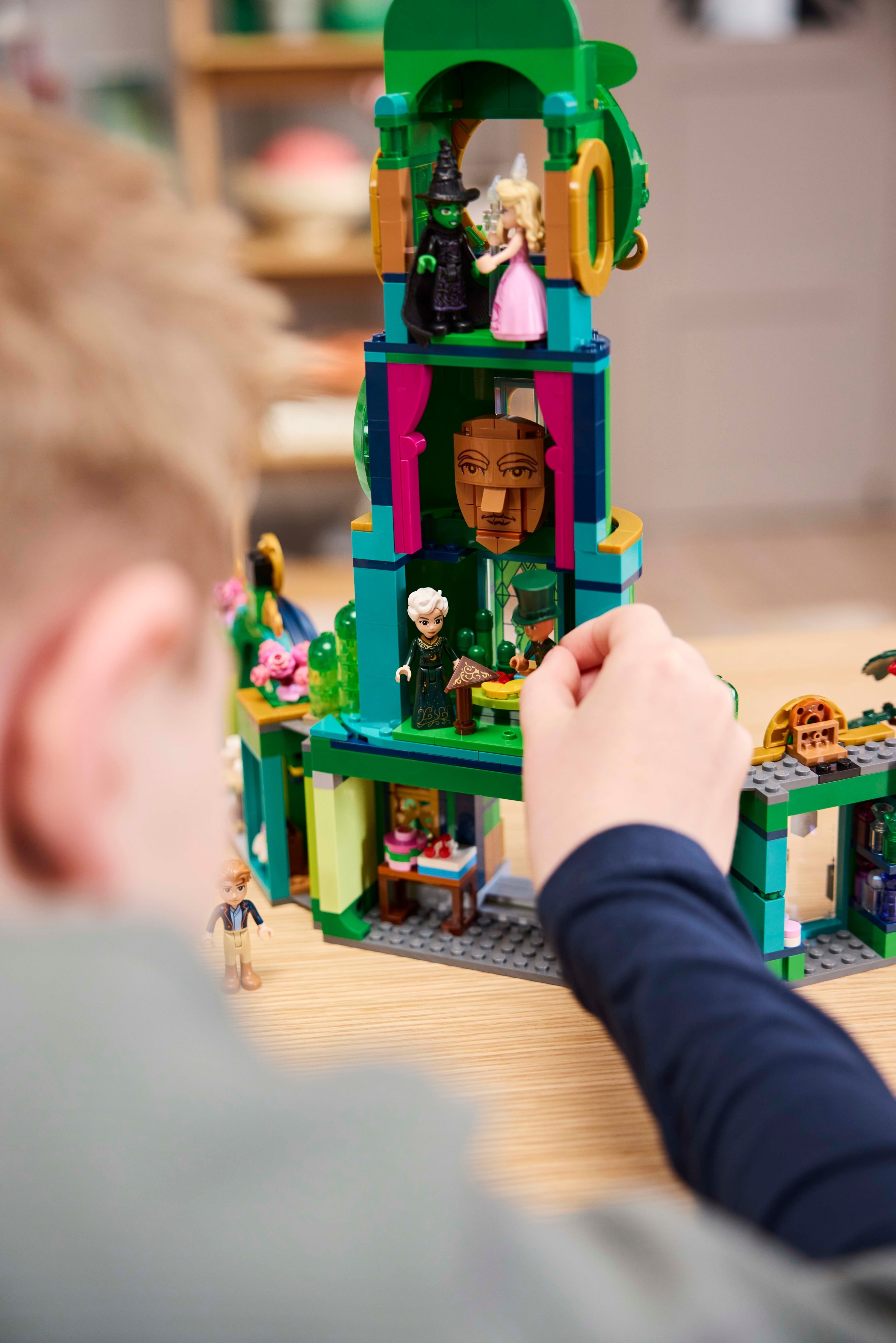 LEGO Wicked 75683 – Glindan ja Elphaban asuntola