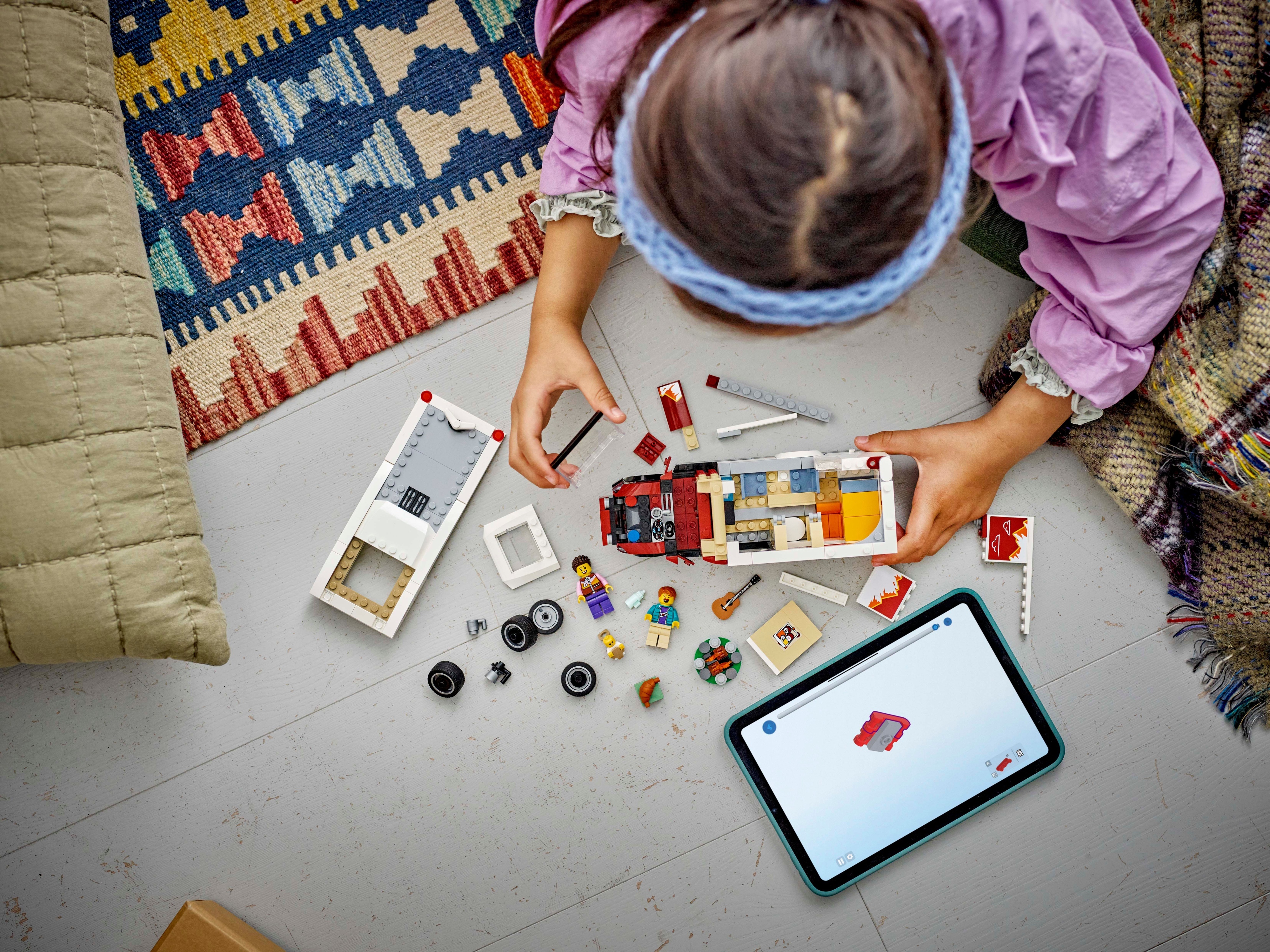 LEGO City 60454 – Seikkailulomalaisten matkailuauto