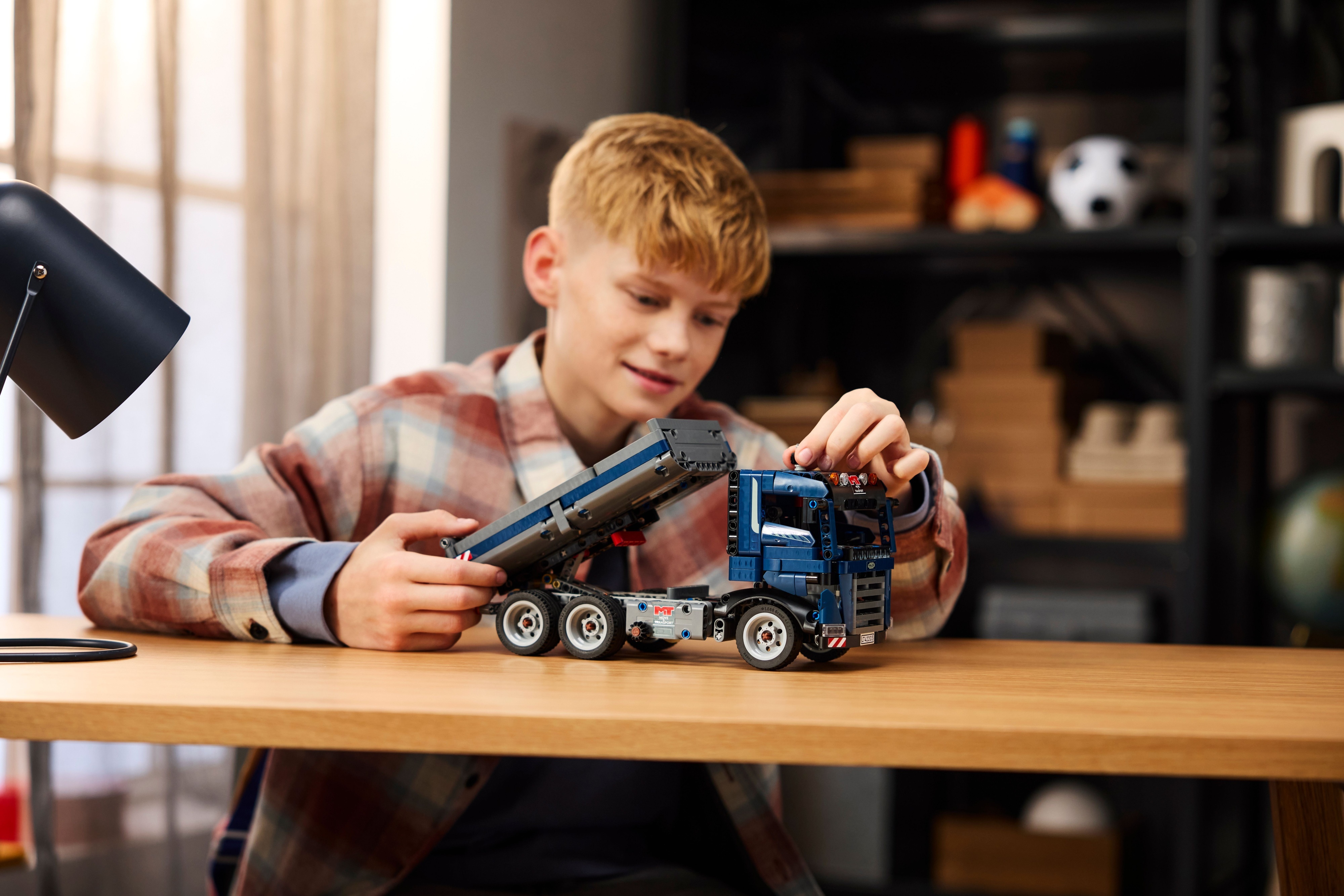 LEGO Technic 42203 – Kippiauto 16 LEGO Technic 42203 – Kippiauto - Image 16