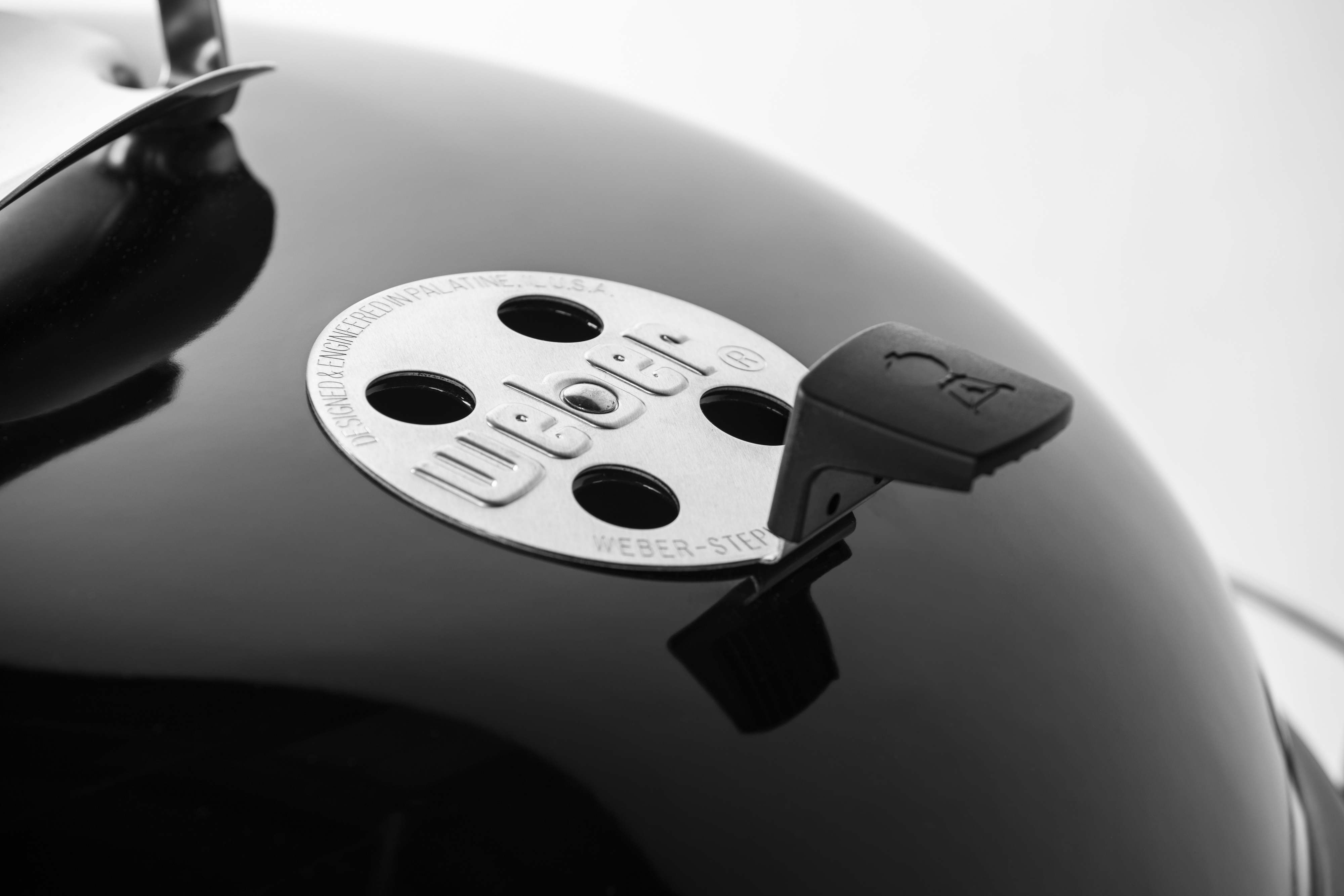 Weber Master-Touch GBS E-5755 -hiiligrilli, 57 cm, musta