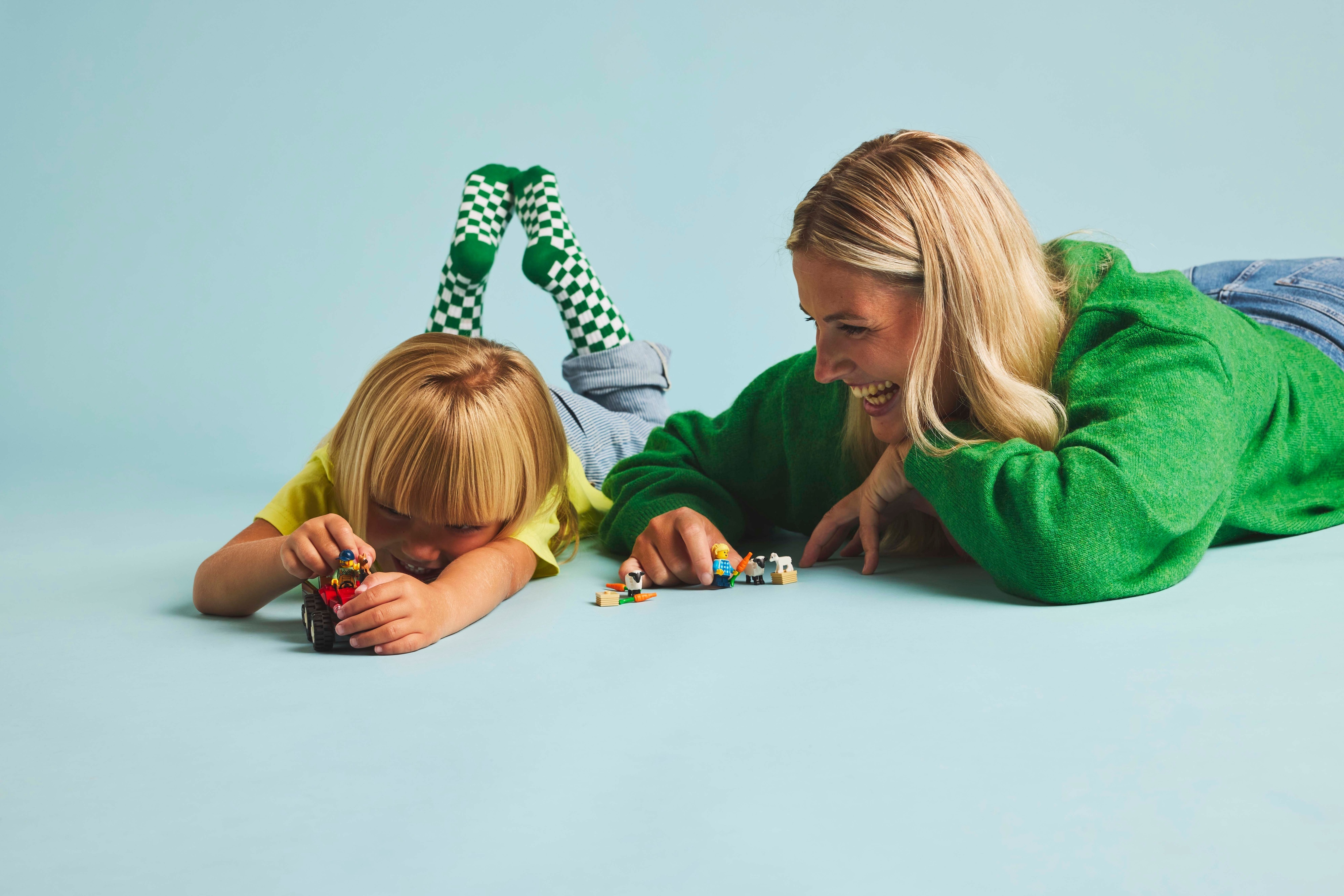 LEGO City 60461 – Maatilan punainen traktori, peräkärry ja lampaat