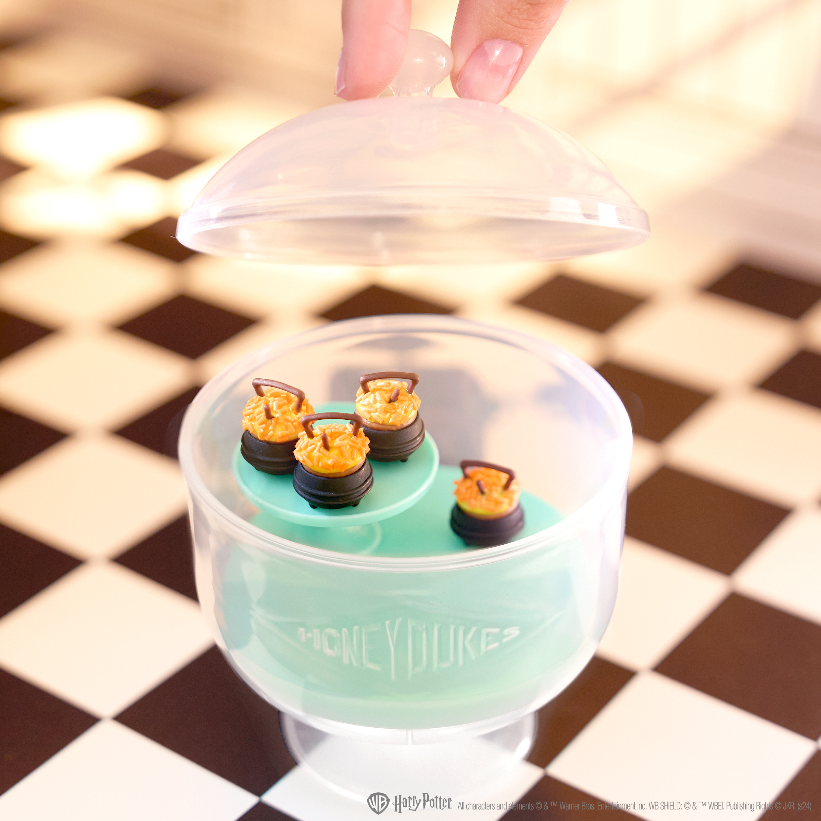 MGA's Miniverse Make It Mini Honeydukes Harry Potter Mini Collectables yllätyspallo