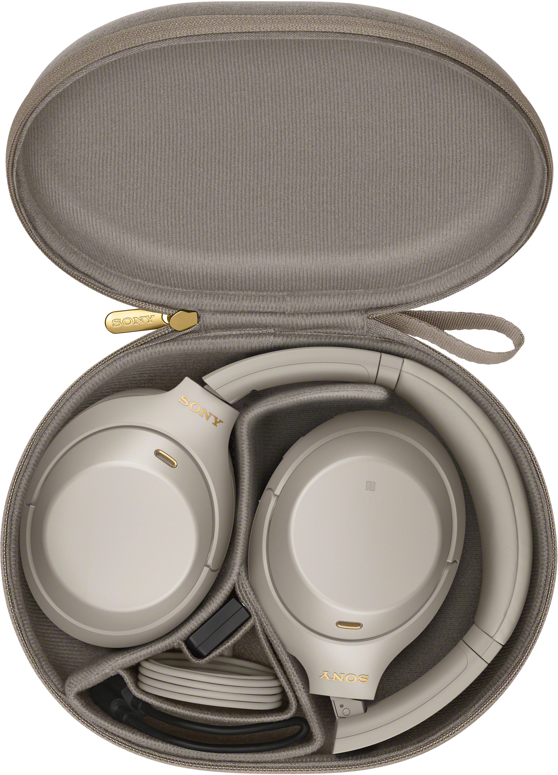Philips LED Classic -kynttilälamppu, E14, 2700 K, 806 lm, kirkaspintainen
