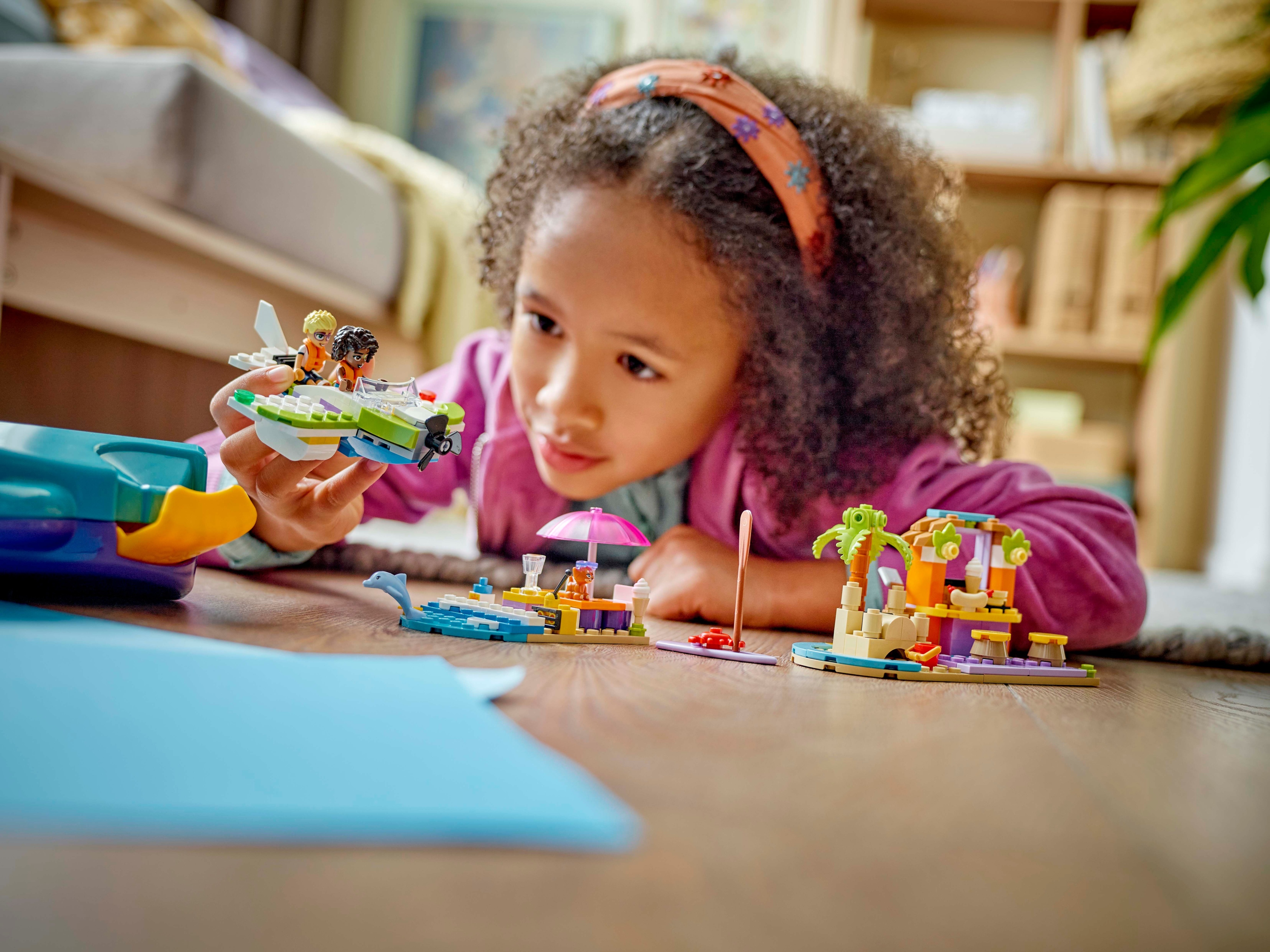 LEGO Friends 42672 – Loma‑ ja rantarakennelmat matkalaukussa