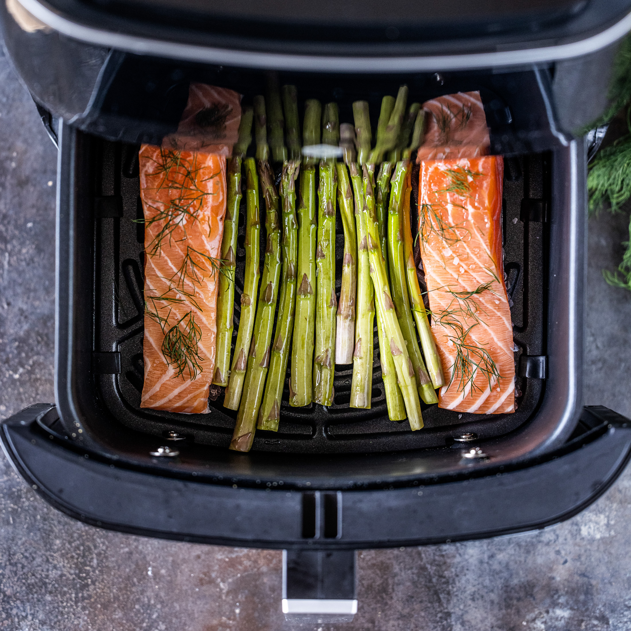 OBH Nordica Easy Fry & Grill Steam+ 3-in-1 -airfryer höyrytys- ja grillitoiminnolla, musta