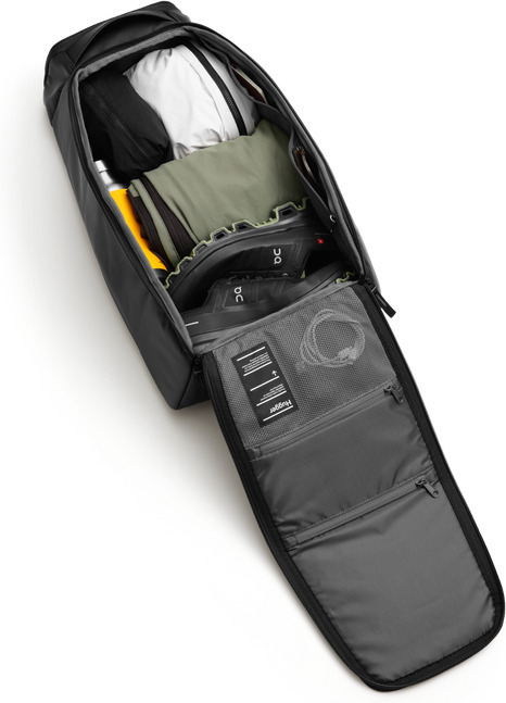 Db Hugger Backpack 30L -reppu, black out
