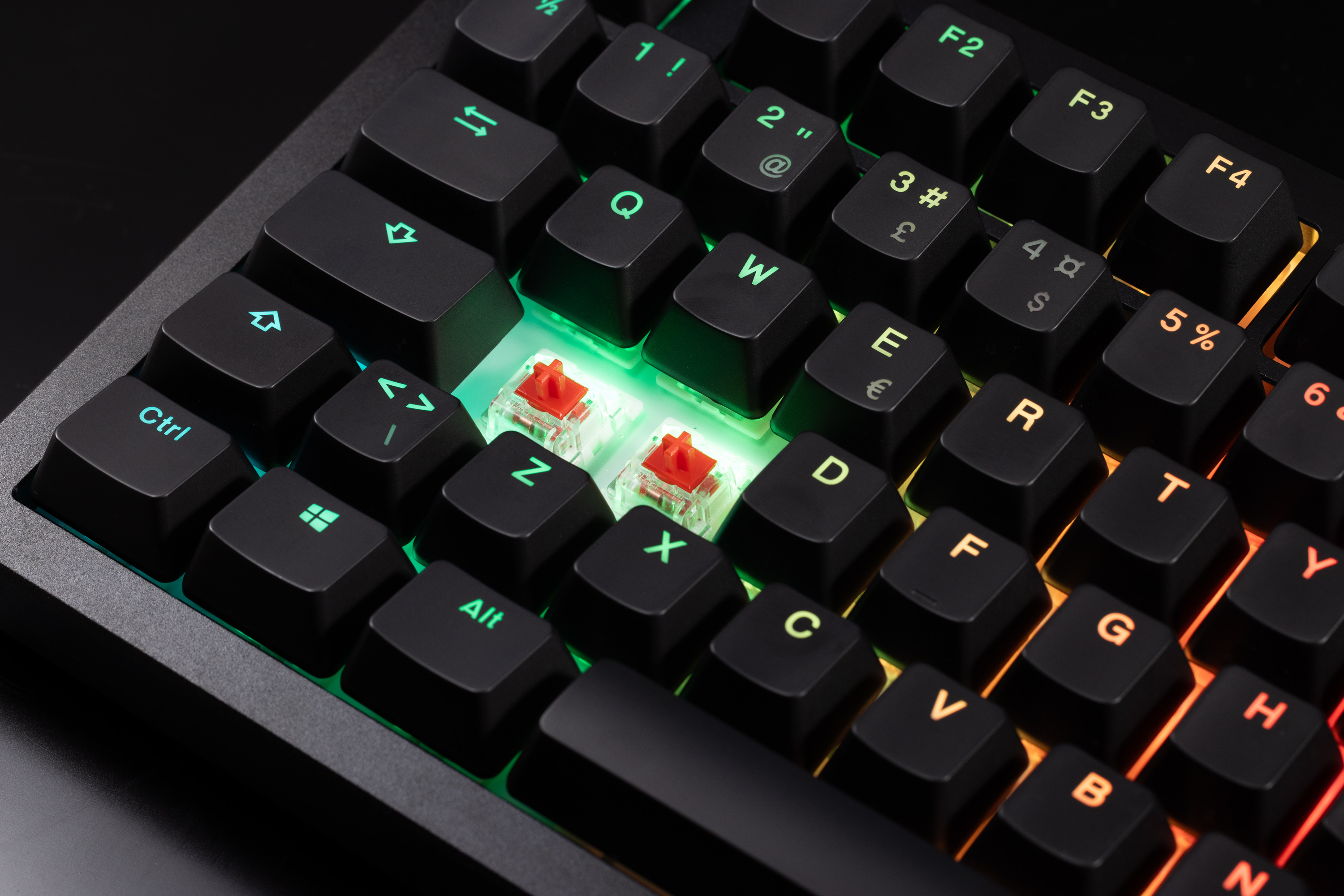 Blackstorm Phantom RGB pelinäppäimistö, hot swap Outemu Red kytkimet