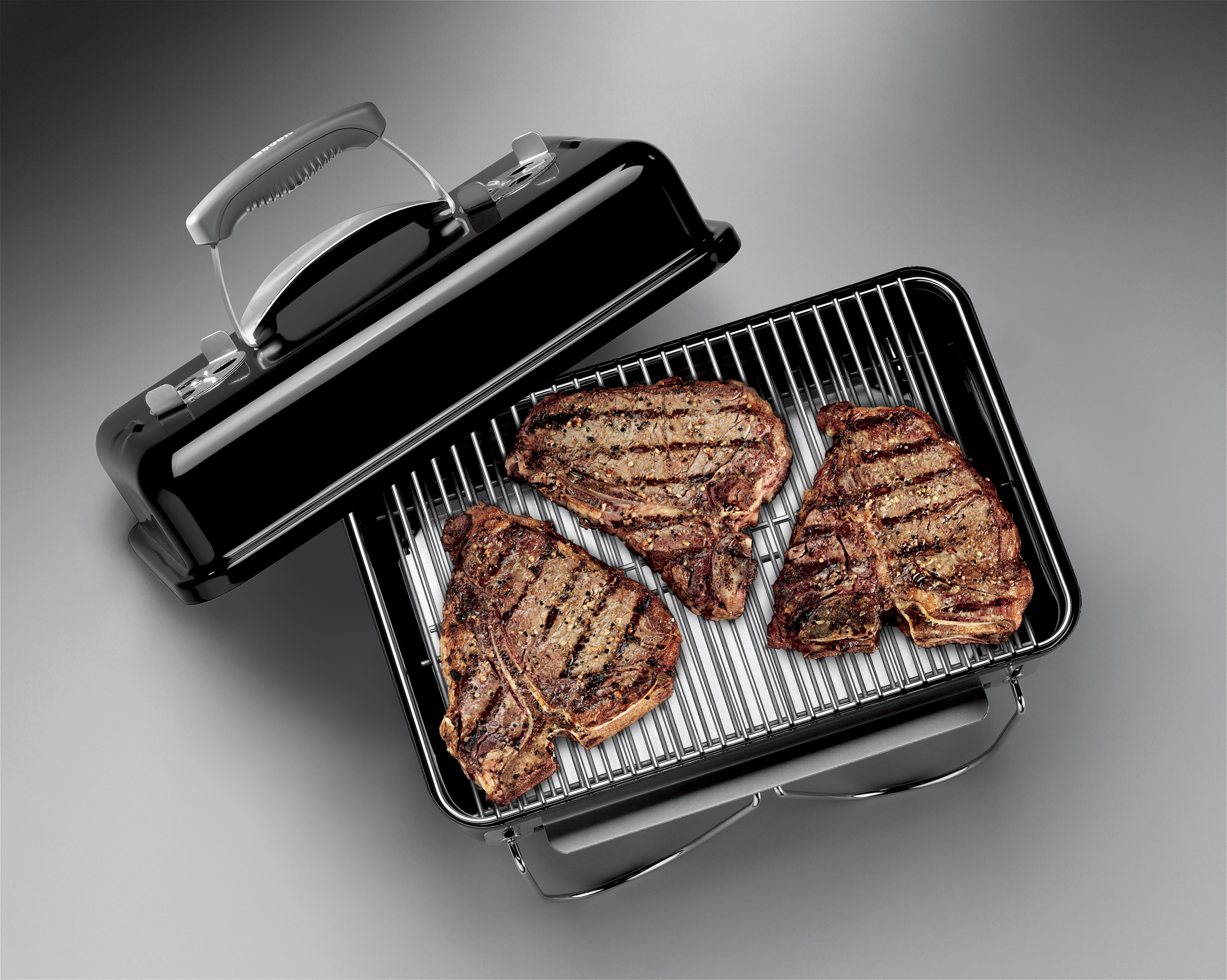 Weber Go-Anywhere -matkagrilli, hiilikäyttöinen, musta