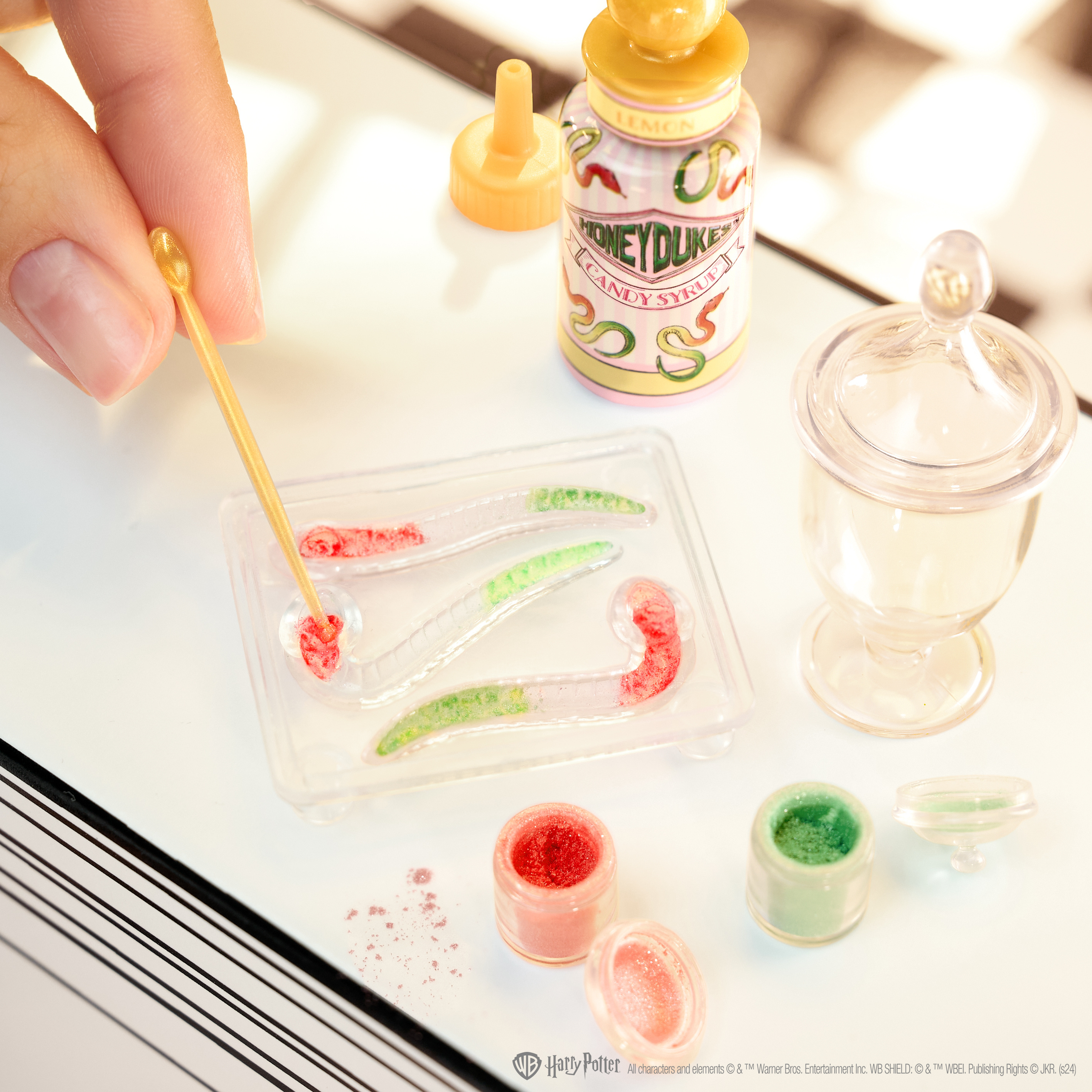 MGA's Miniverse Make It Mini Honeydukes Harry Potter Mini Collectables yllätyspallo