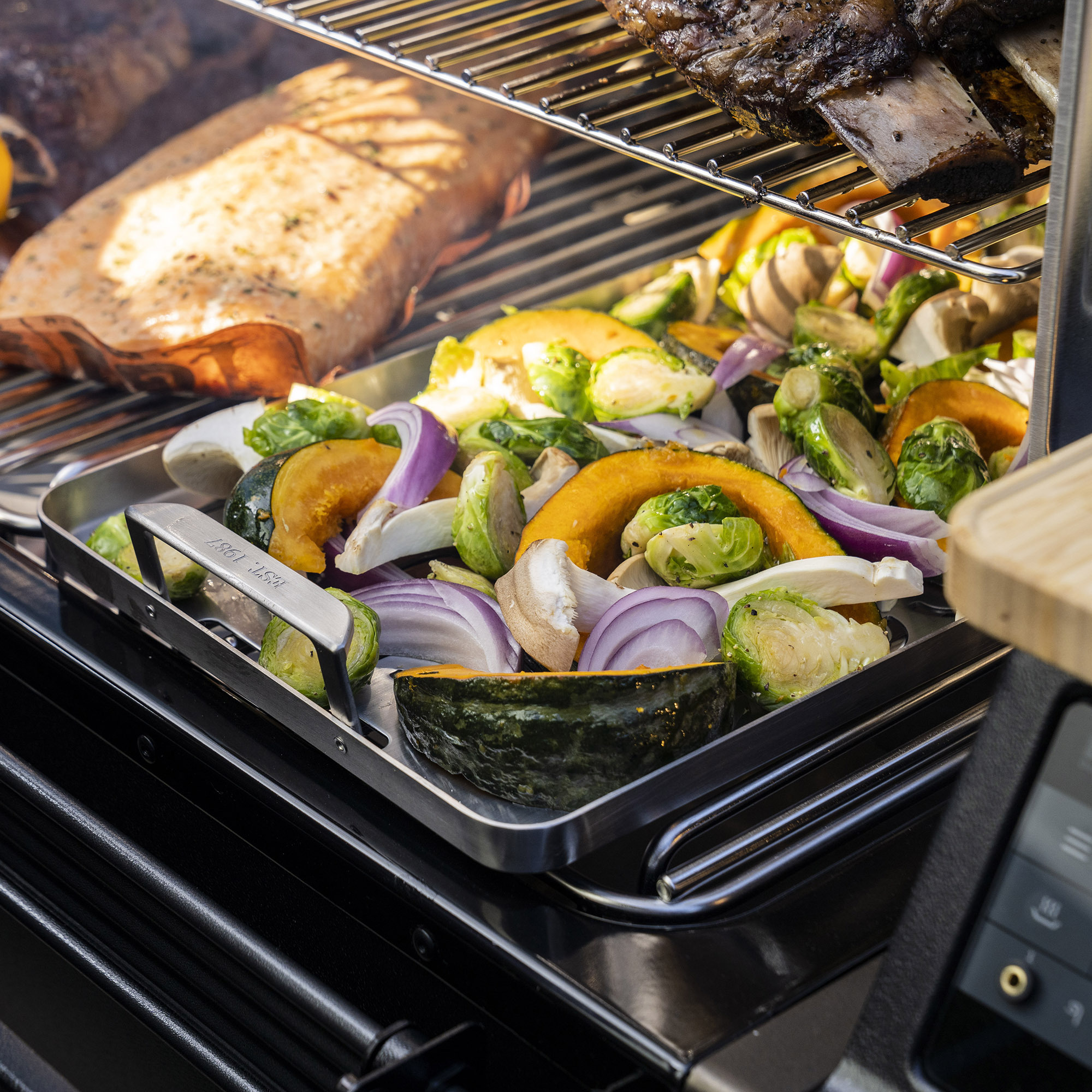 Traeger ModiFIRE Fish & Veggie Stainless Steel Grill Tray -kala- ja vihanneskori