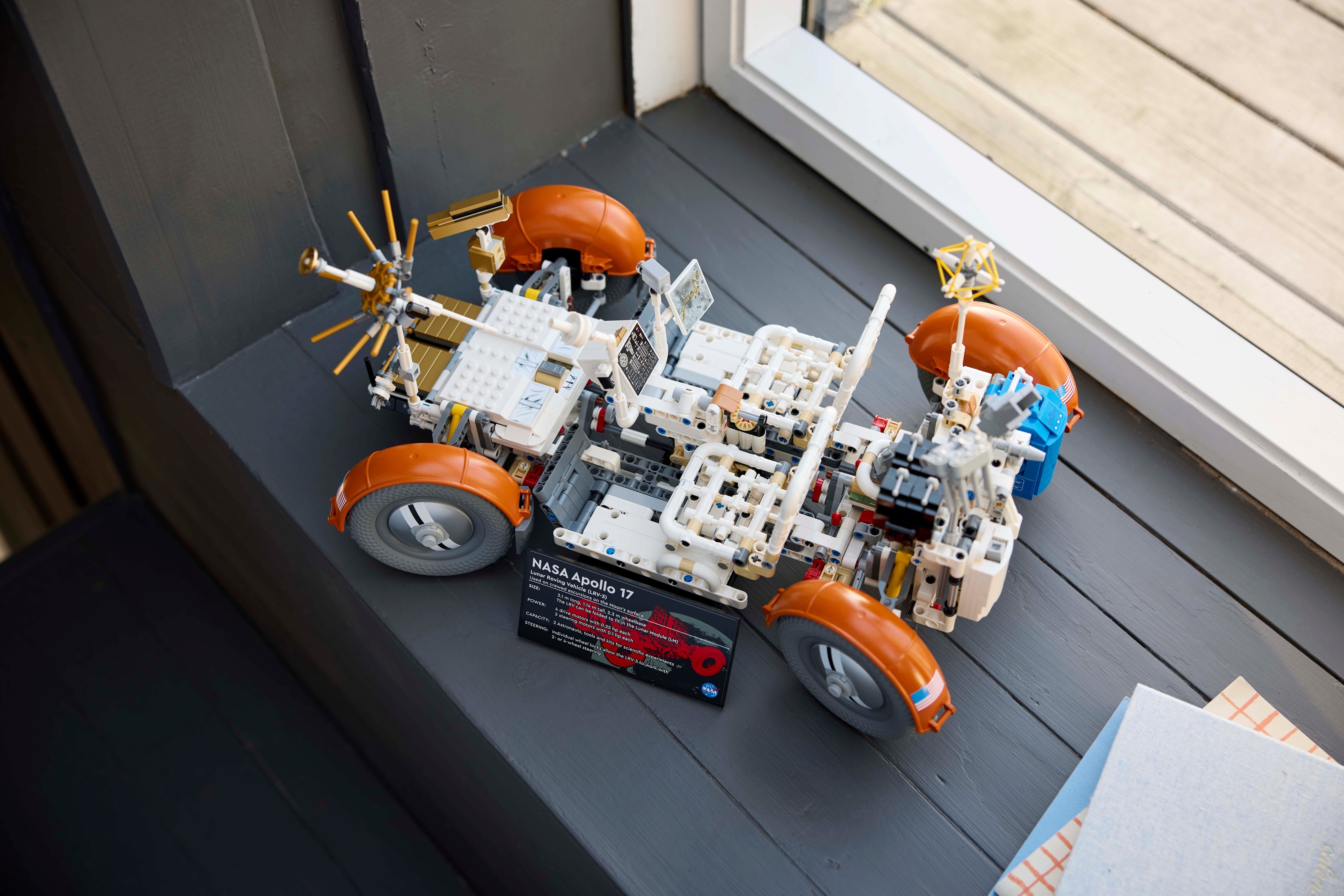 LEGO Technic 42182  - NASA Apollo – kuuauto