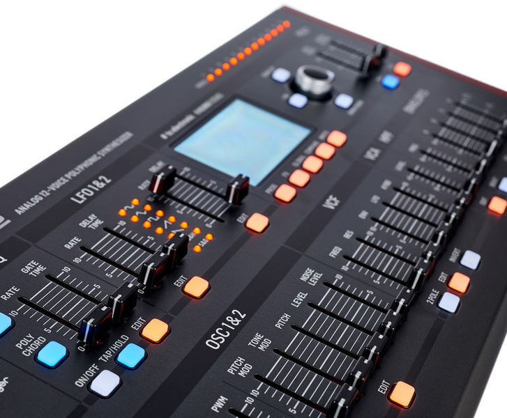 Behringer Deepmind 12D -analoginen syntetisaattori