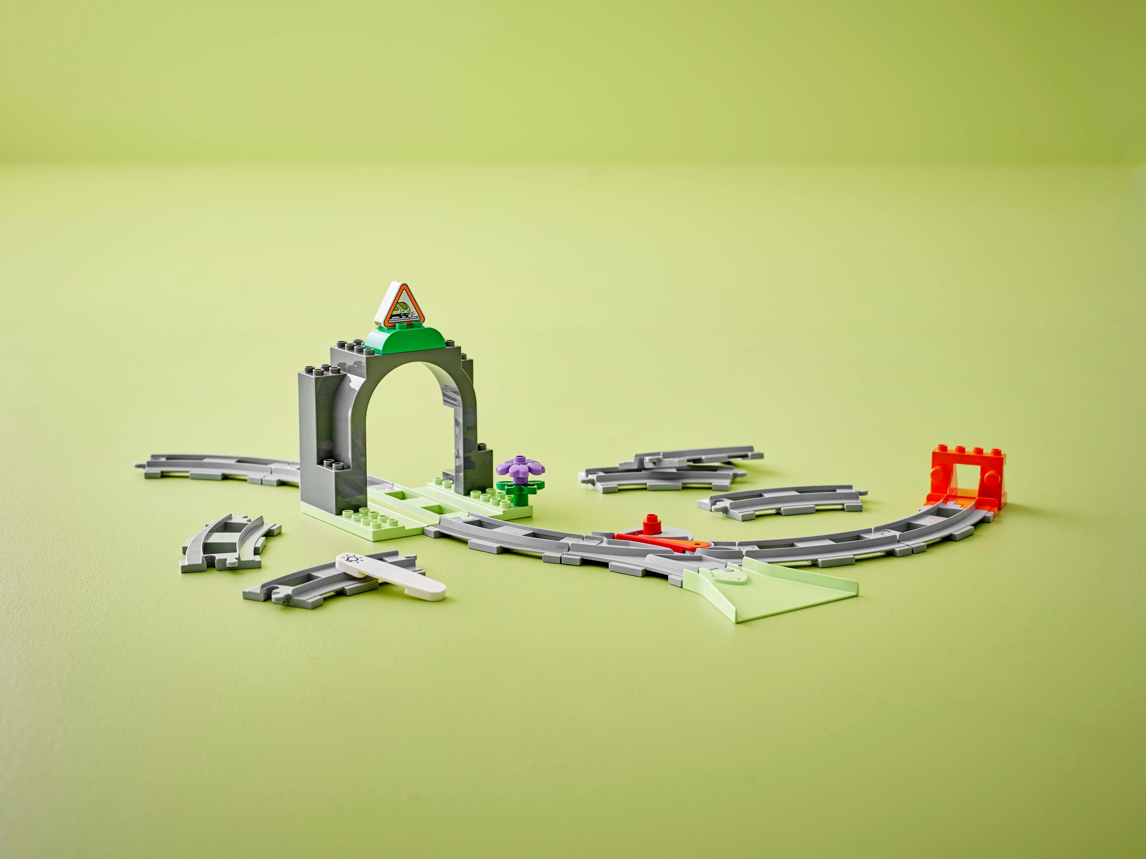 LEGO DUPLO Town 10425 – Tunneli ja raiteet ‑laajennussarja