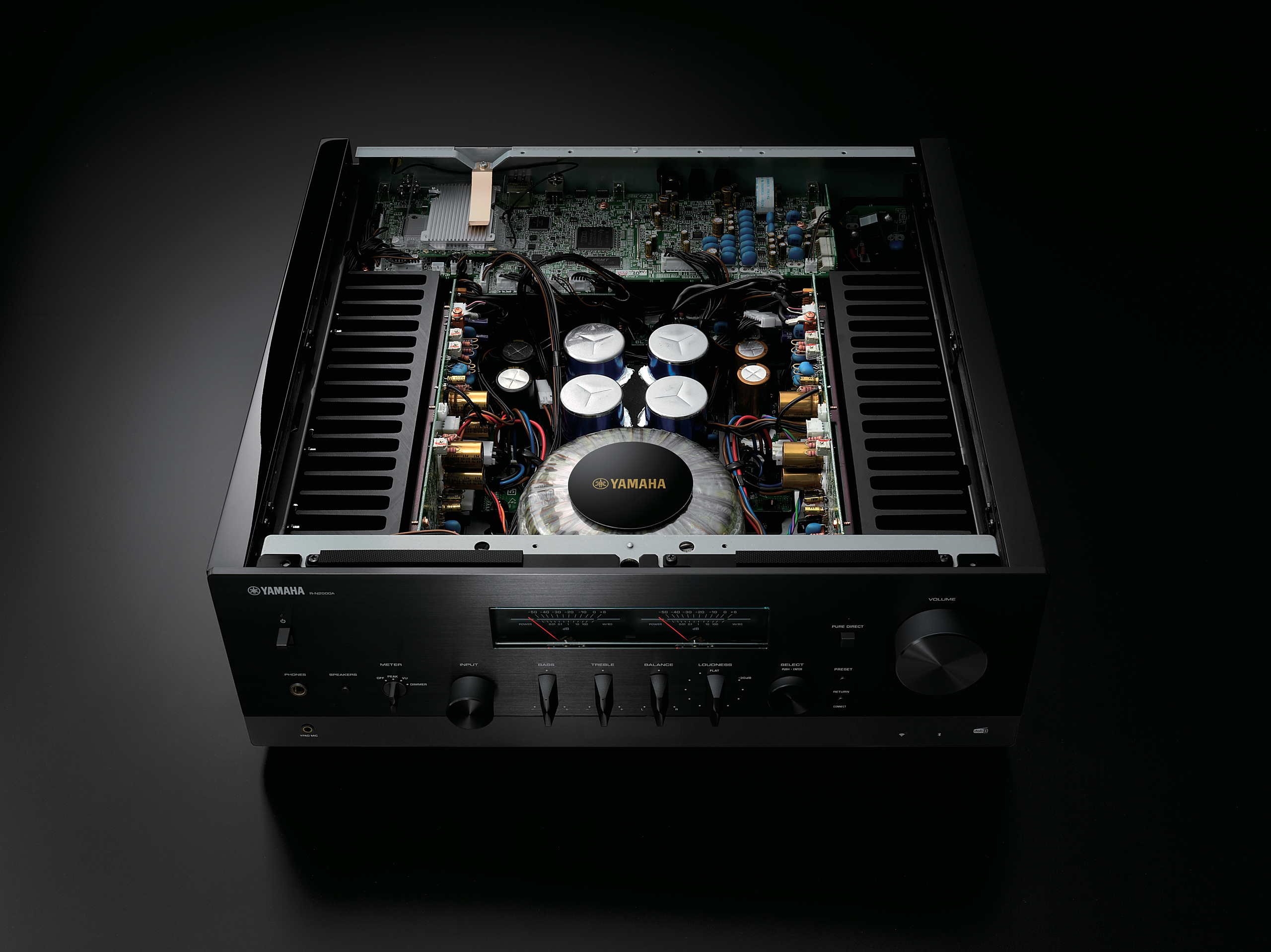 Yamaha RN2000A -verkkovahvistin, musta
