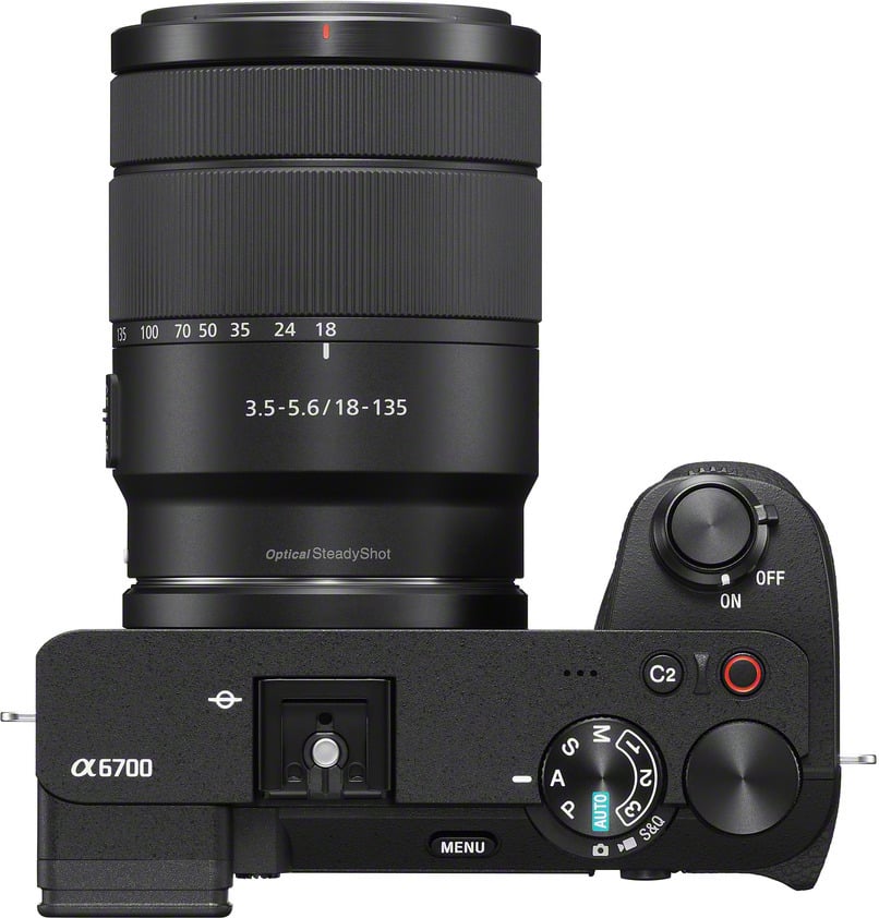 Sony A6700 -mikrojärjestelmäkamera, runko + 18–135 mm:n objektiivi
