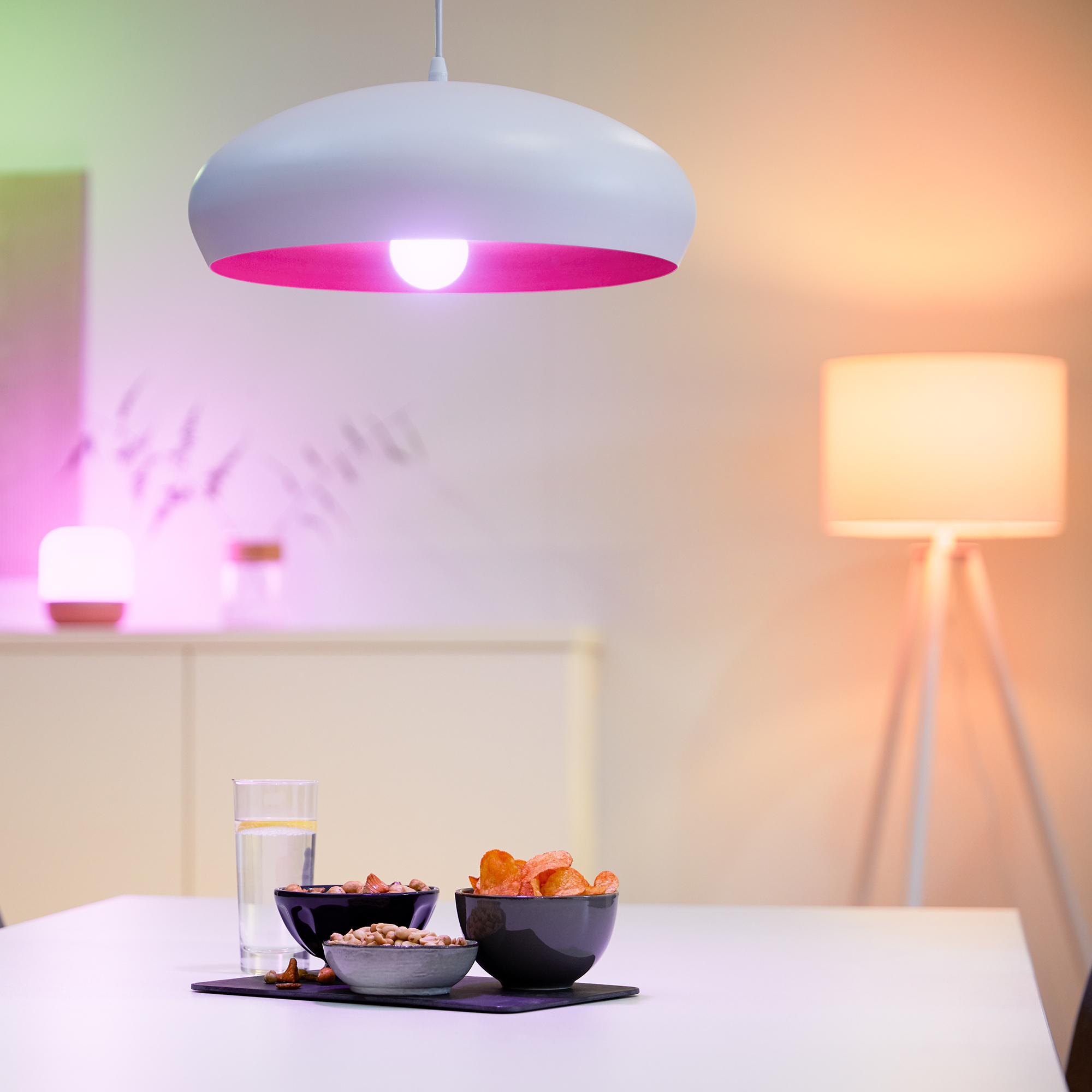 WiZ älylamppu, E27, RGBW - kaikki värit ja valkoisen valon sävyt, Wi-Fi, 806 lm, 2-pack