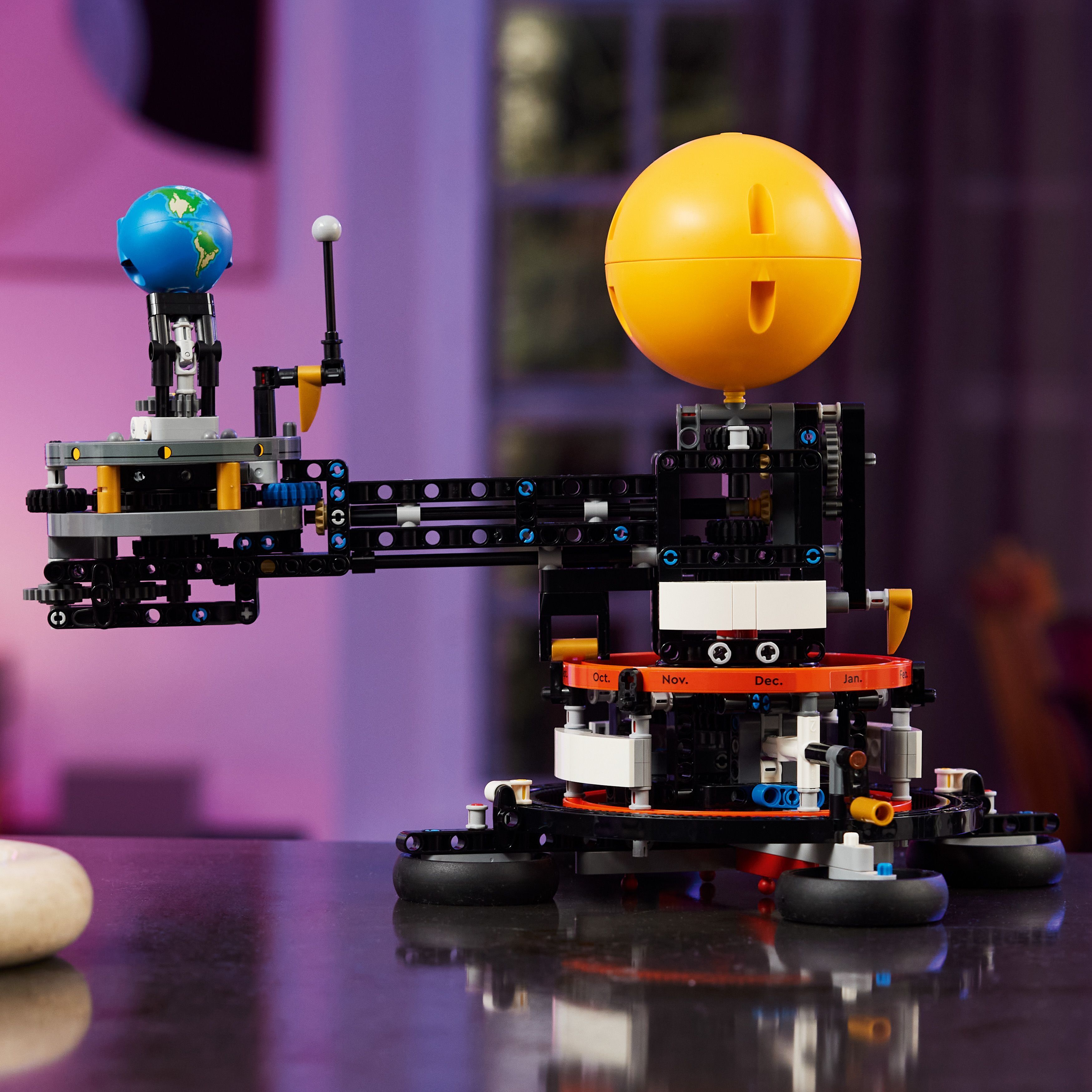 LEGO Technic 42179  - Maapallo ja Kuu kiertoradalla