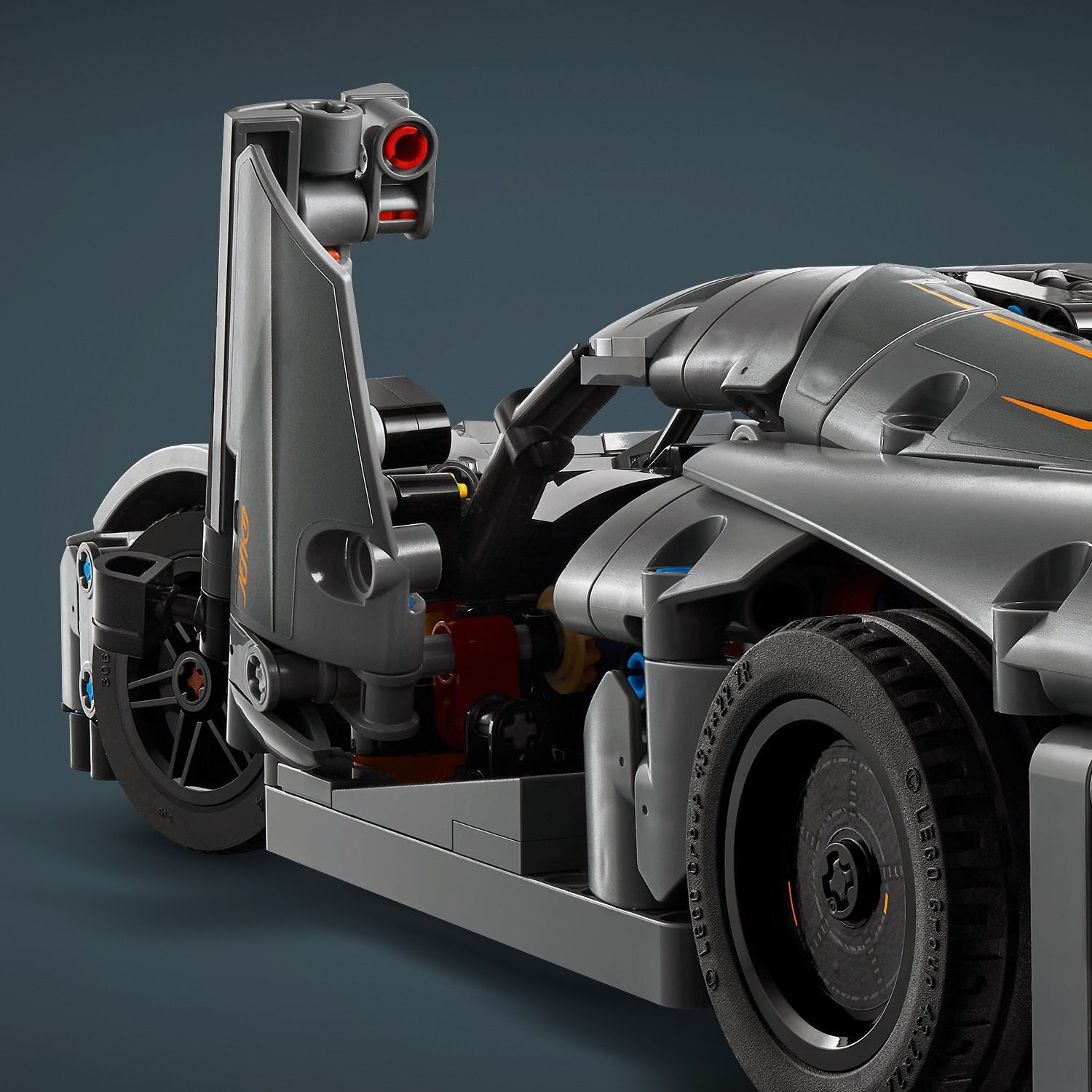 LEGO Technic 42173 - Harmaa hyperauto Koenigsegg Jesko Absolut