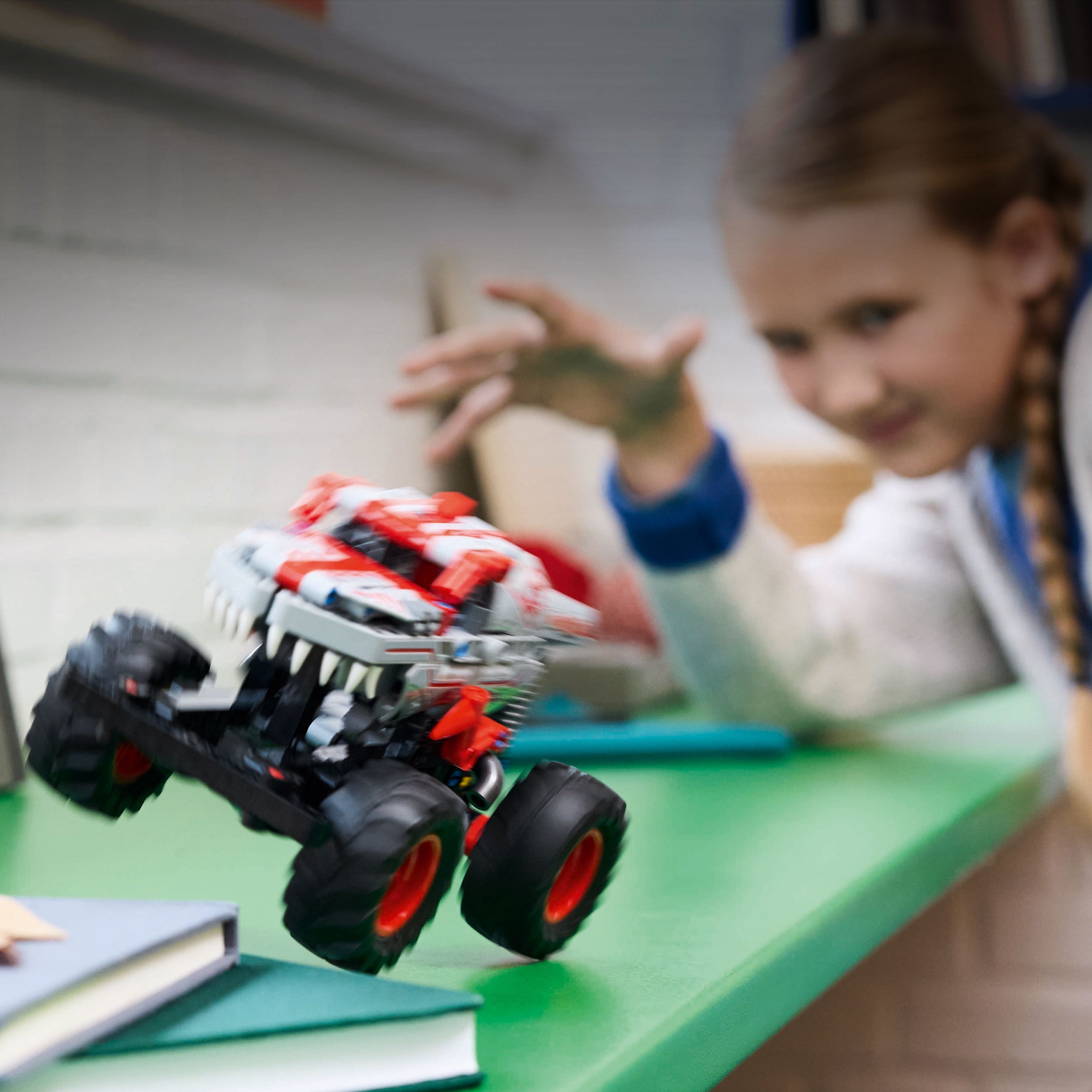 LEGO Technic 42200 – Monster Jam ThunderROARus ‑vetomoottoriauto