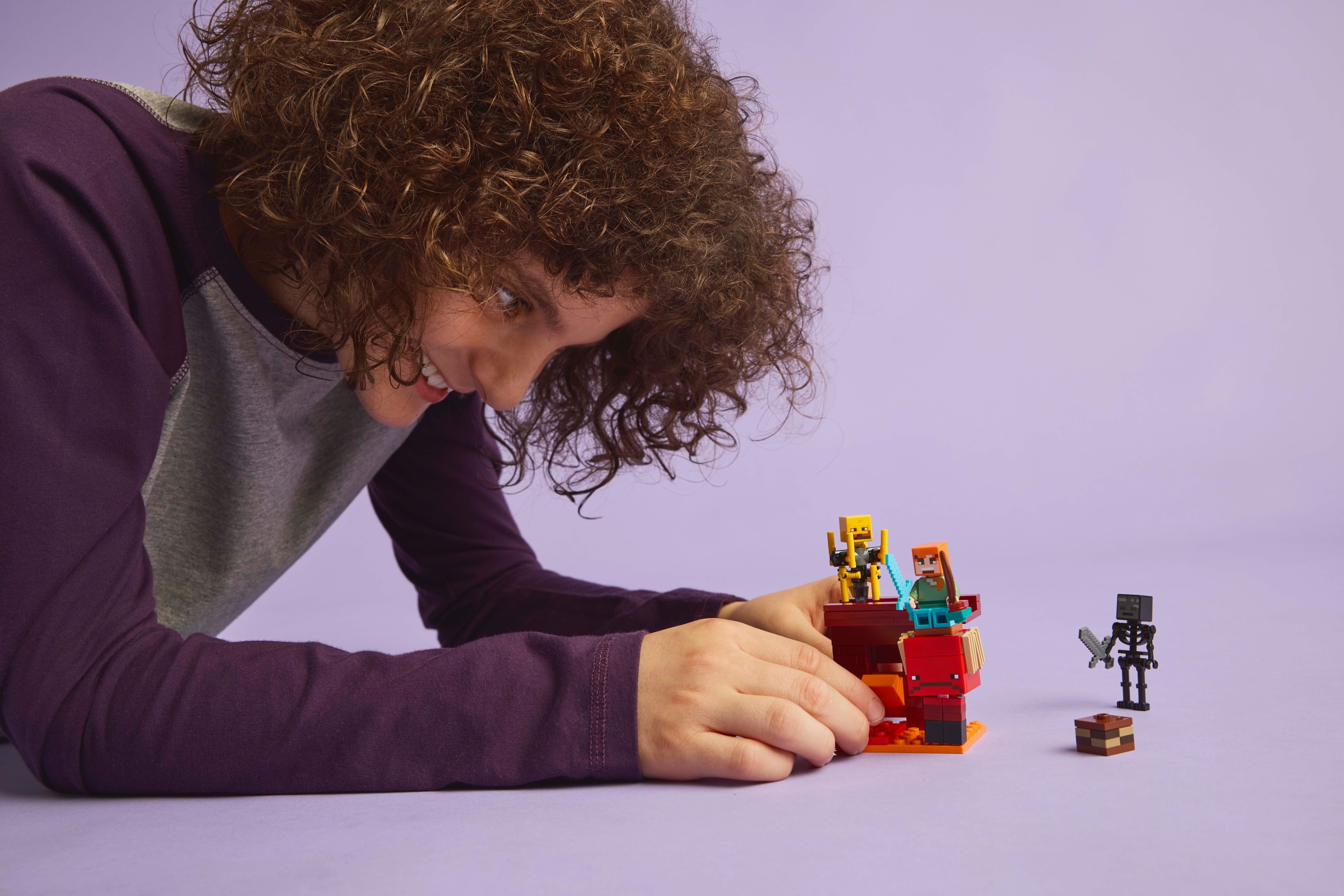 LEGO Minecraft 21266 – Hornan laavataistelu