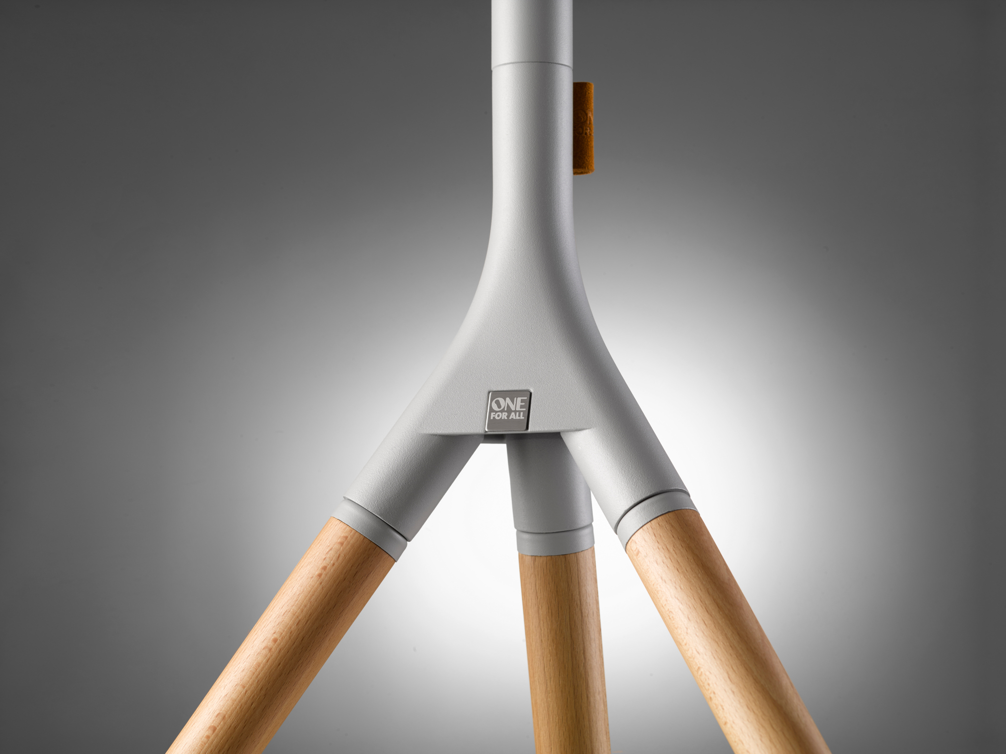 One For All WM7472 -Design lattiajalusta 32-65" televisioille