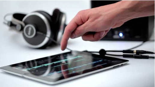 Native Instruments Traktor DJ Cable sovitin iPad, iPod ja iPhone -tuotteille