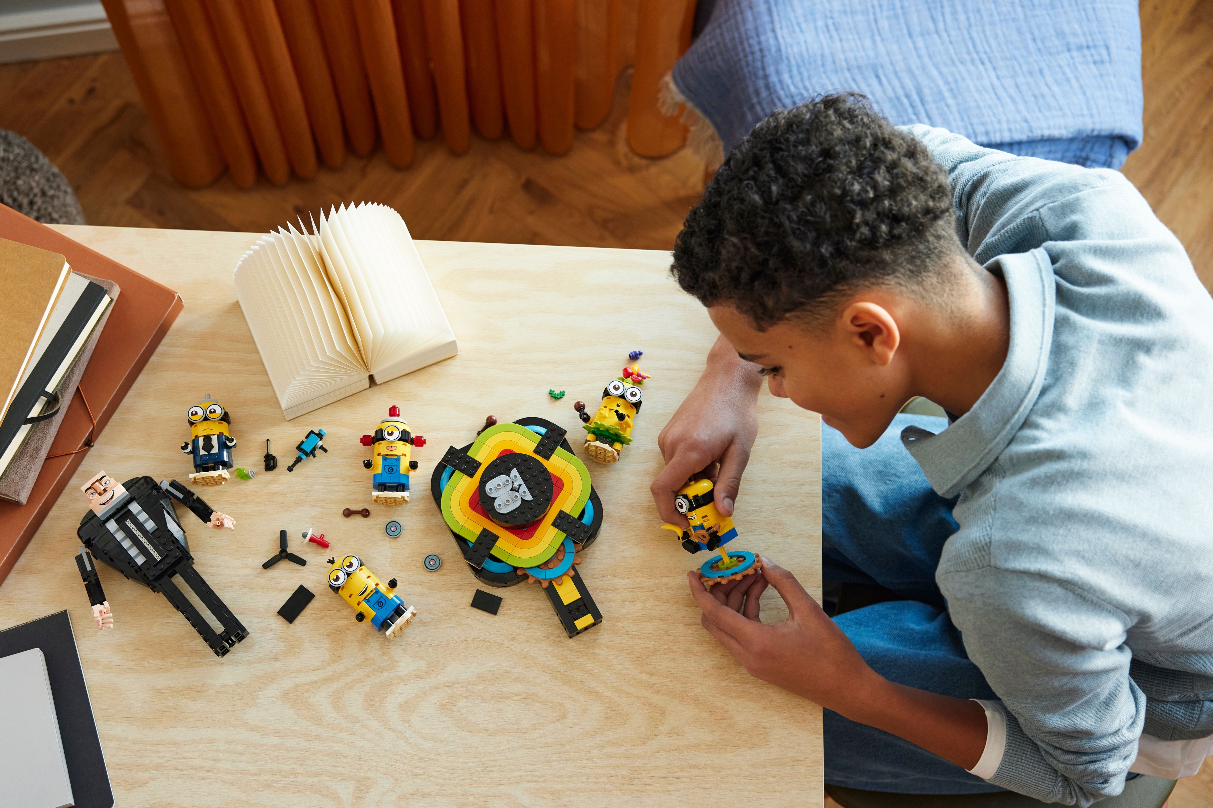 LEGO Minions 75582  - Palikoista rakennettavat Gru ja kätyrit