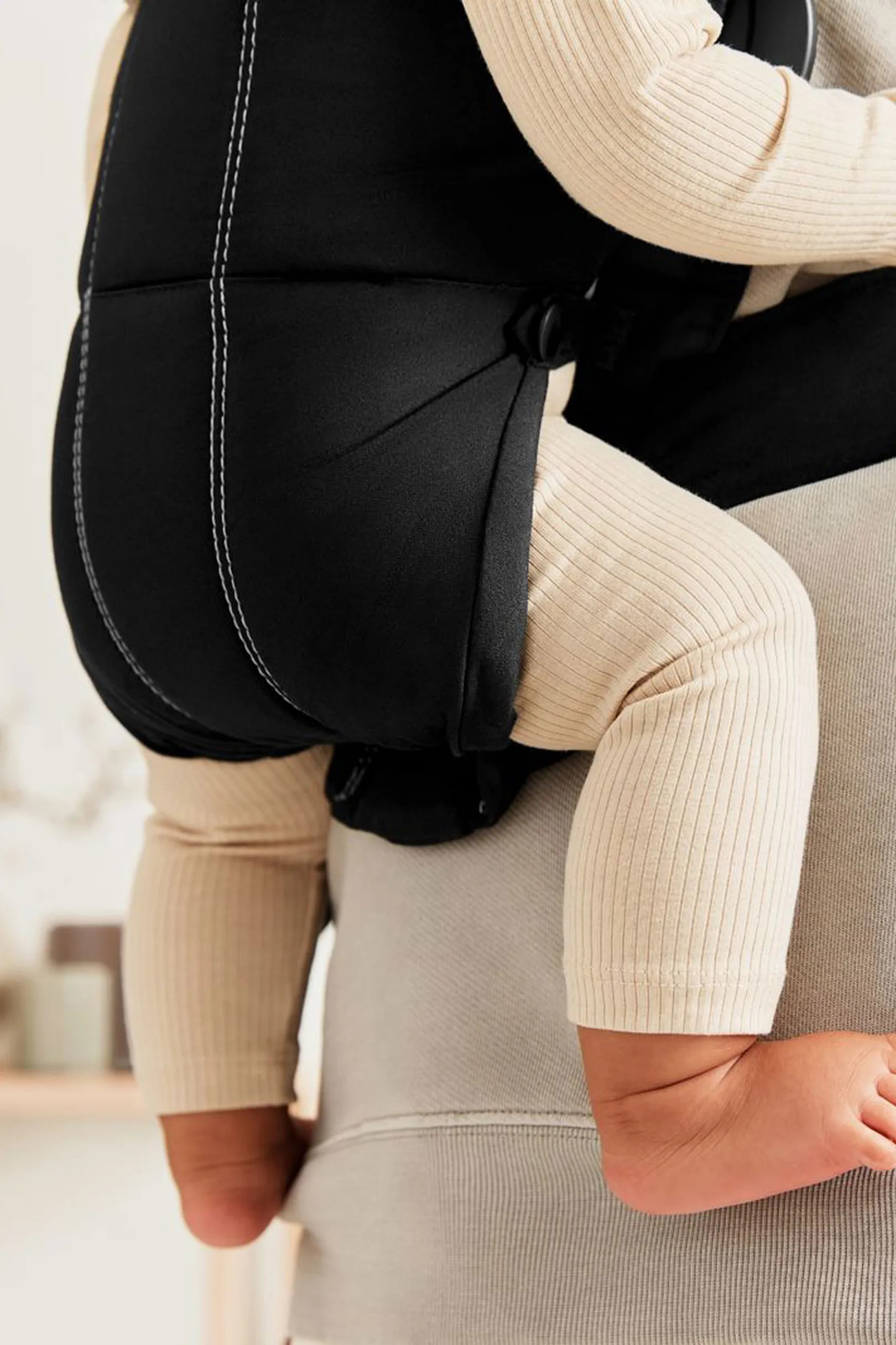 BabyBjörn Mini Woven -kantoreppu, black
