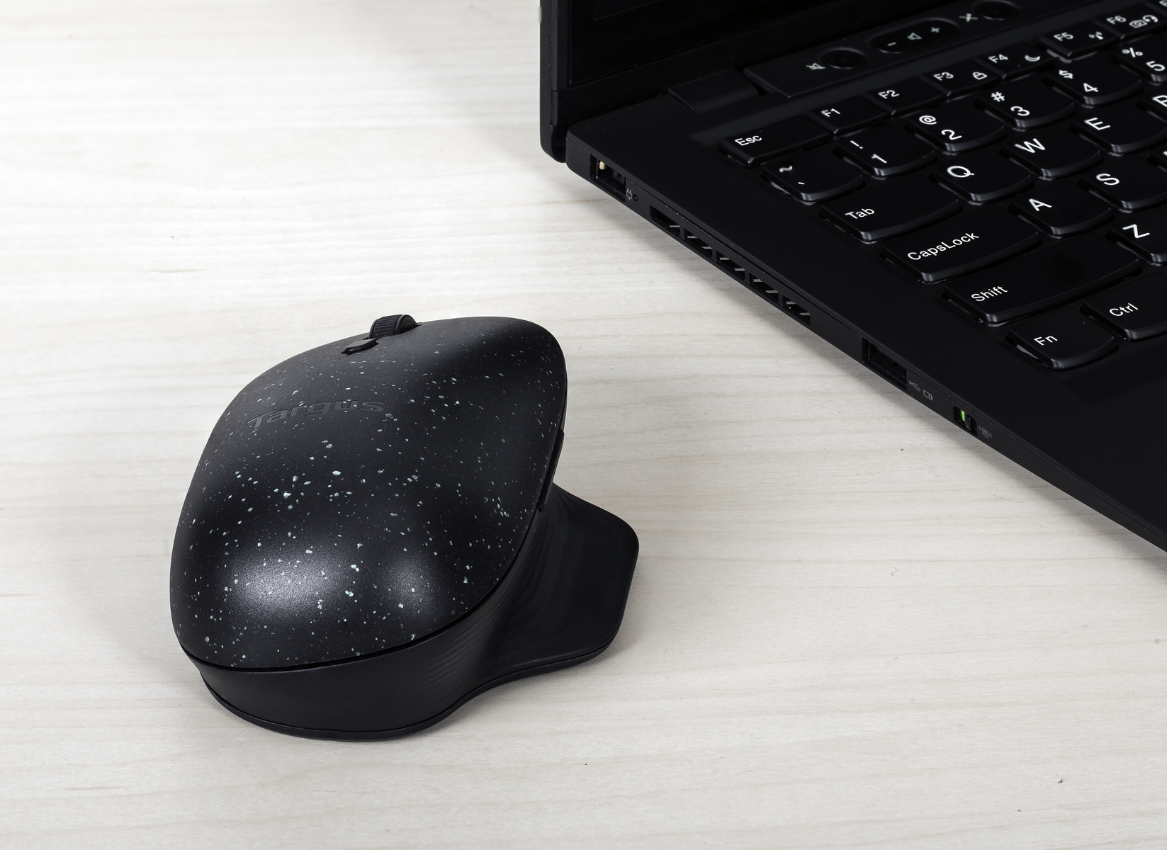Denon PerL Pro True Wireless vastamelunappikuulokkeet, musta