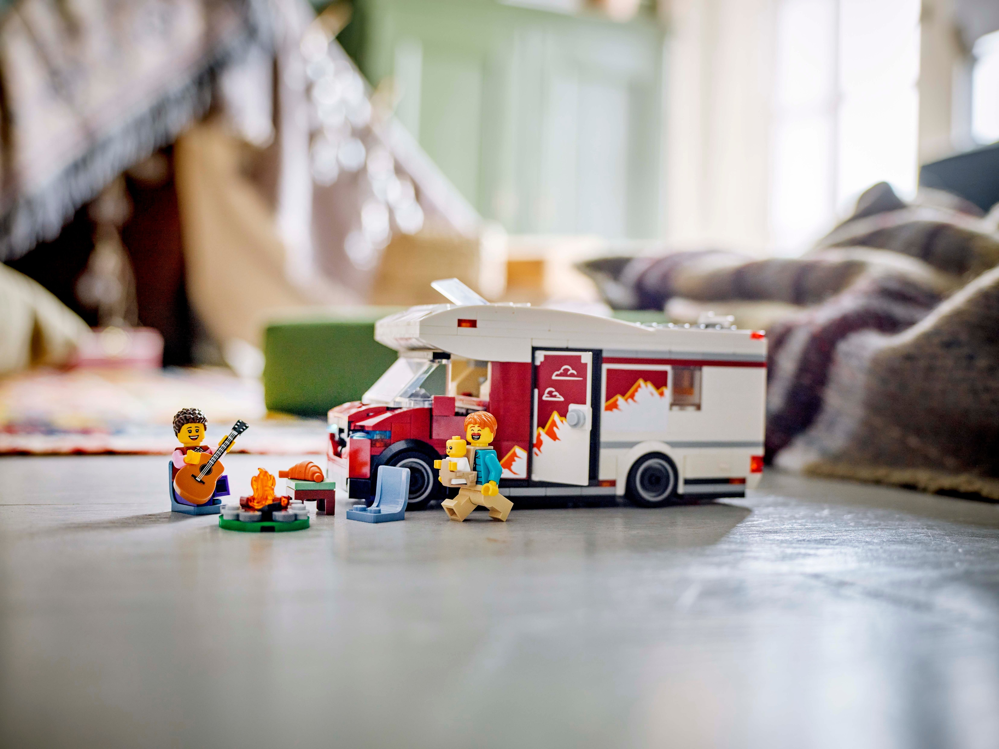 LEGO City 60454 – Seikkailulomalaisten matkailuauto